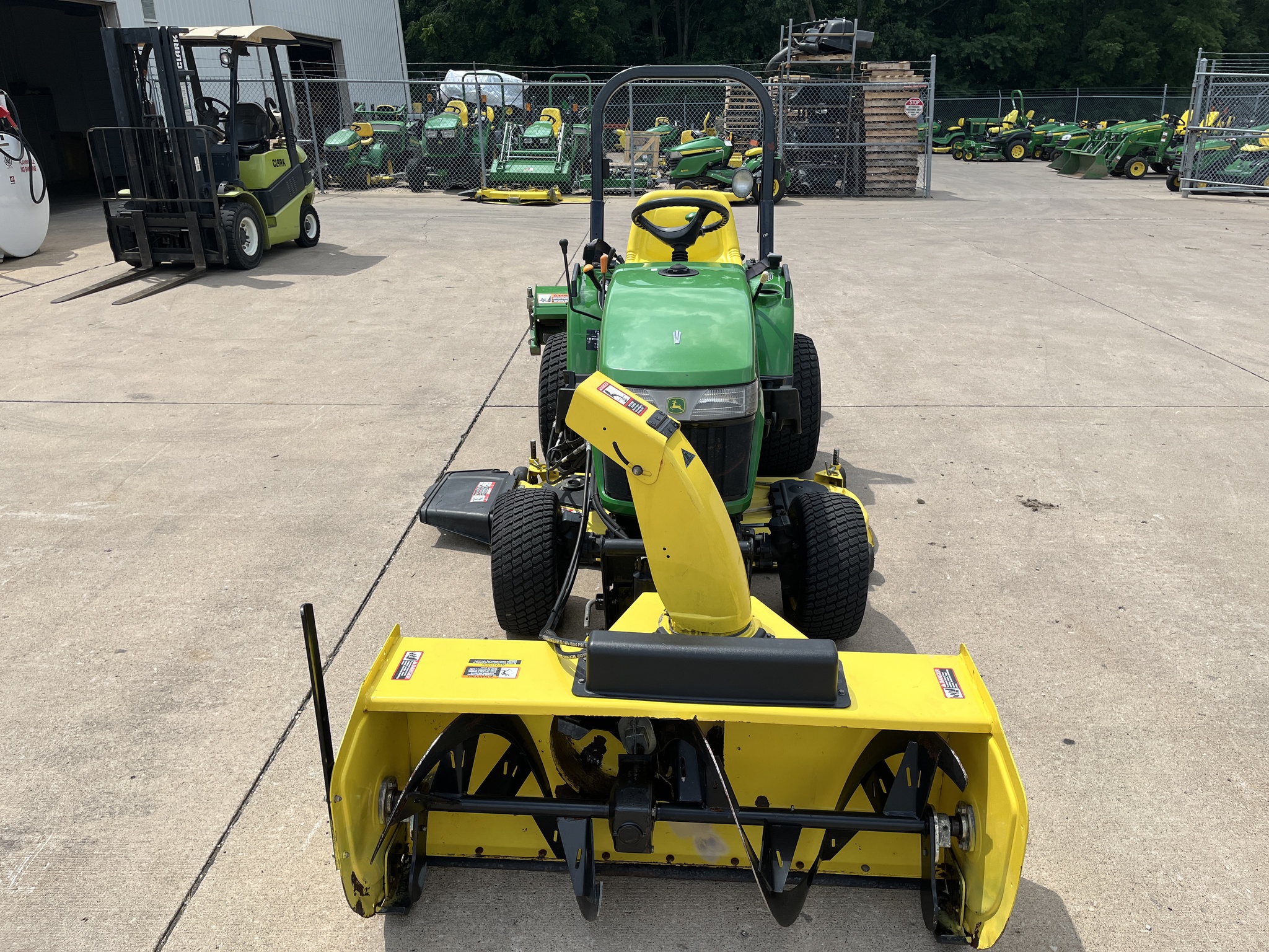 2008 John Deere 2305 Image 3