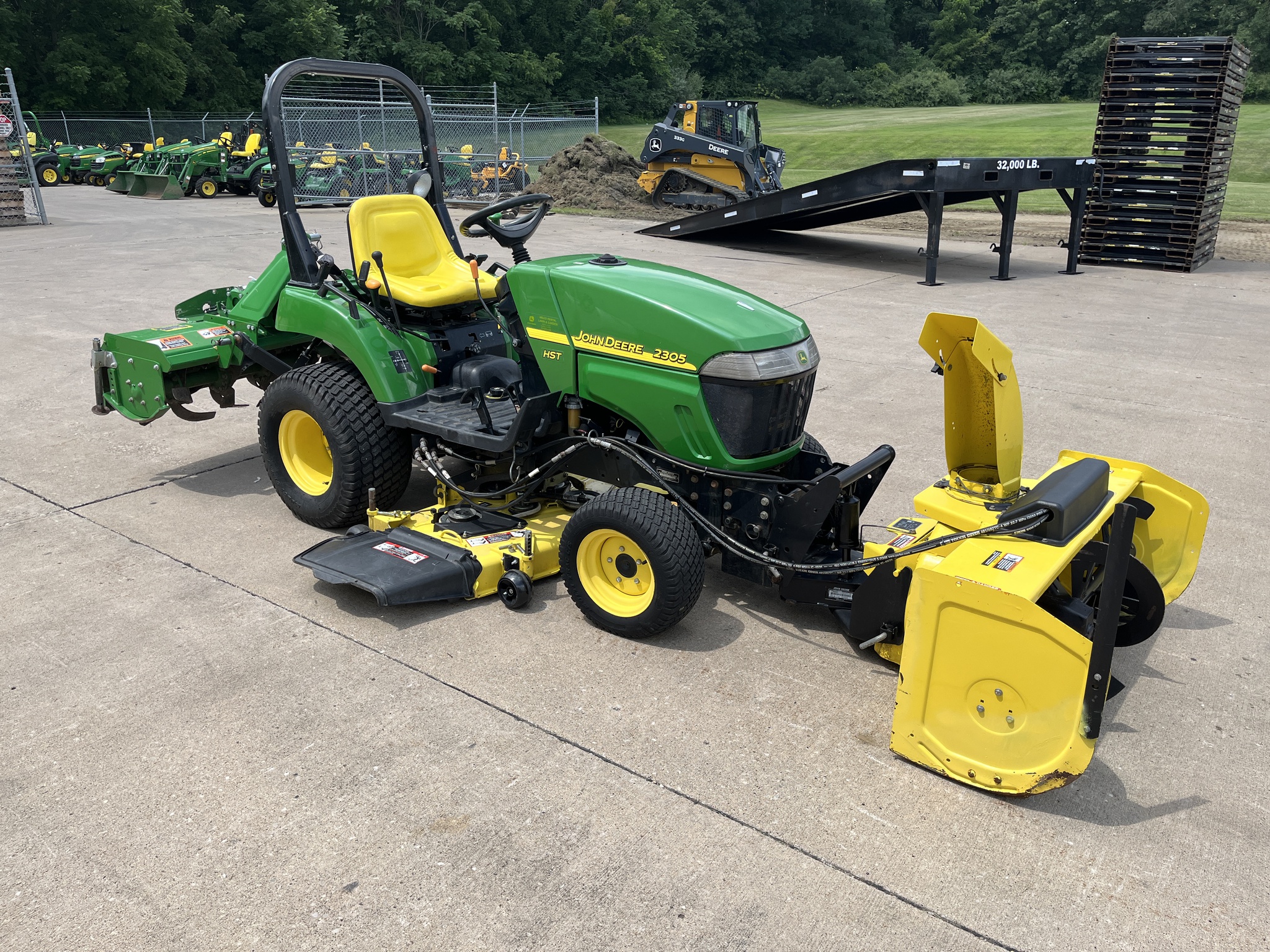 2008 John Deere 2305 Image 4