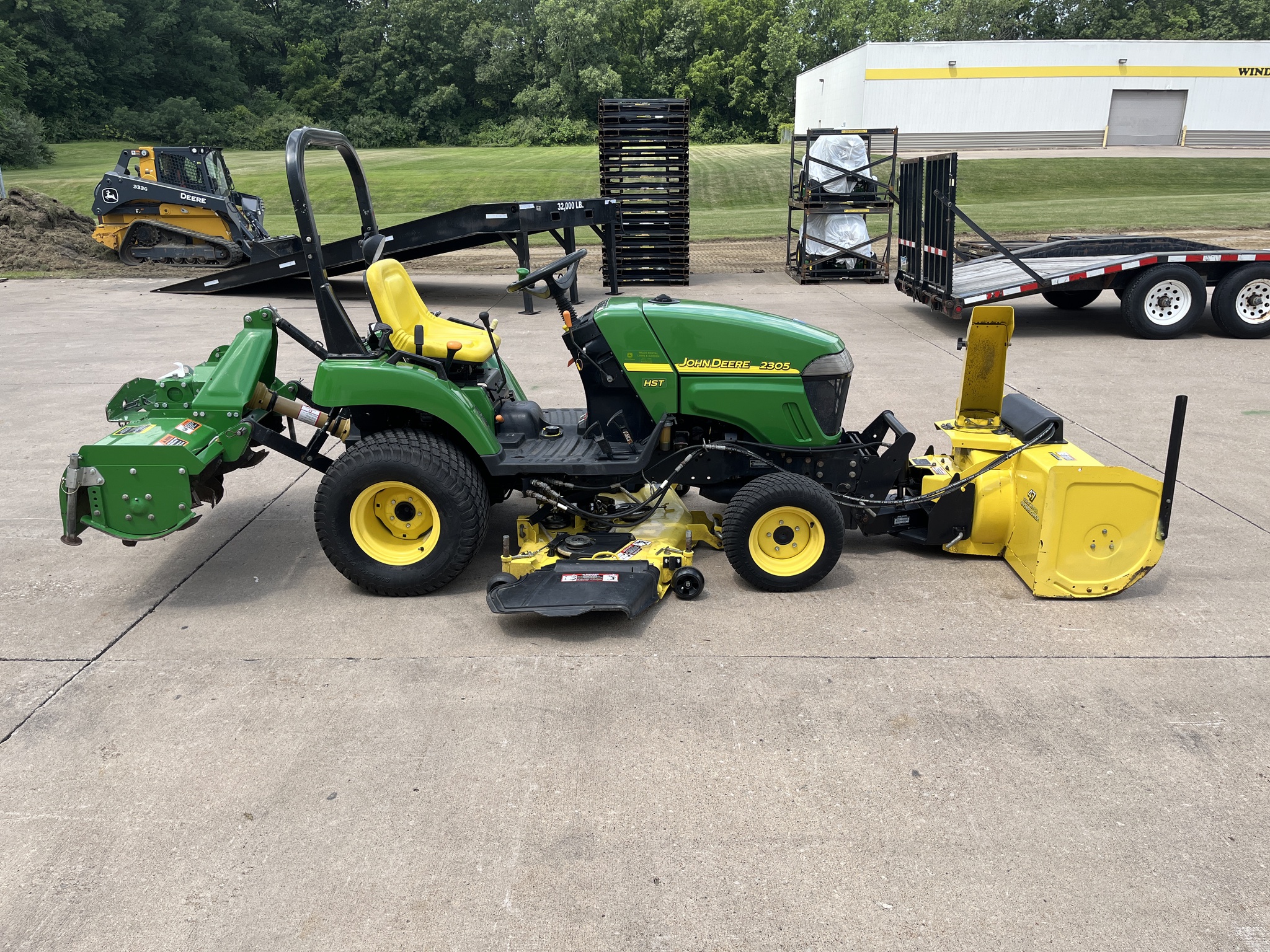 2008 John Deere 2305 Image 5