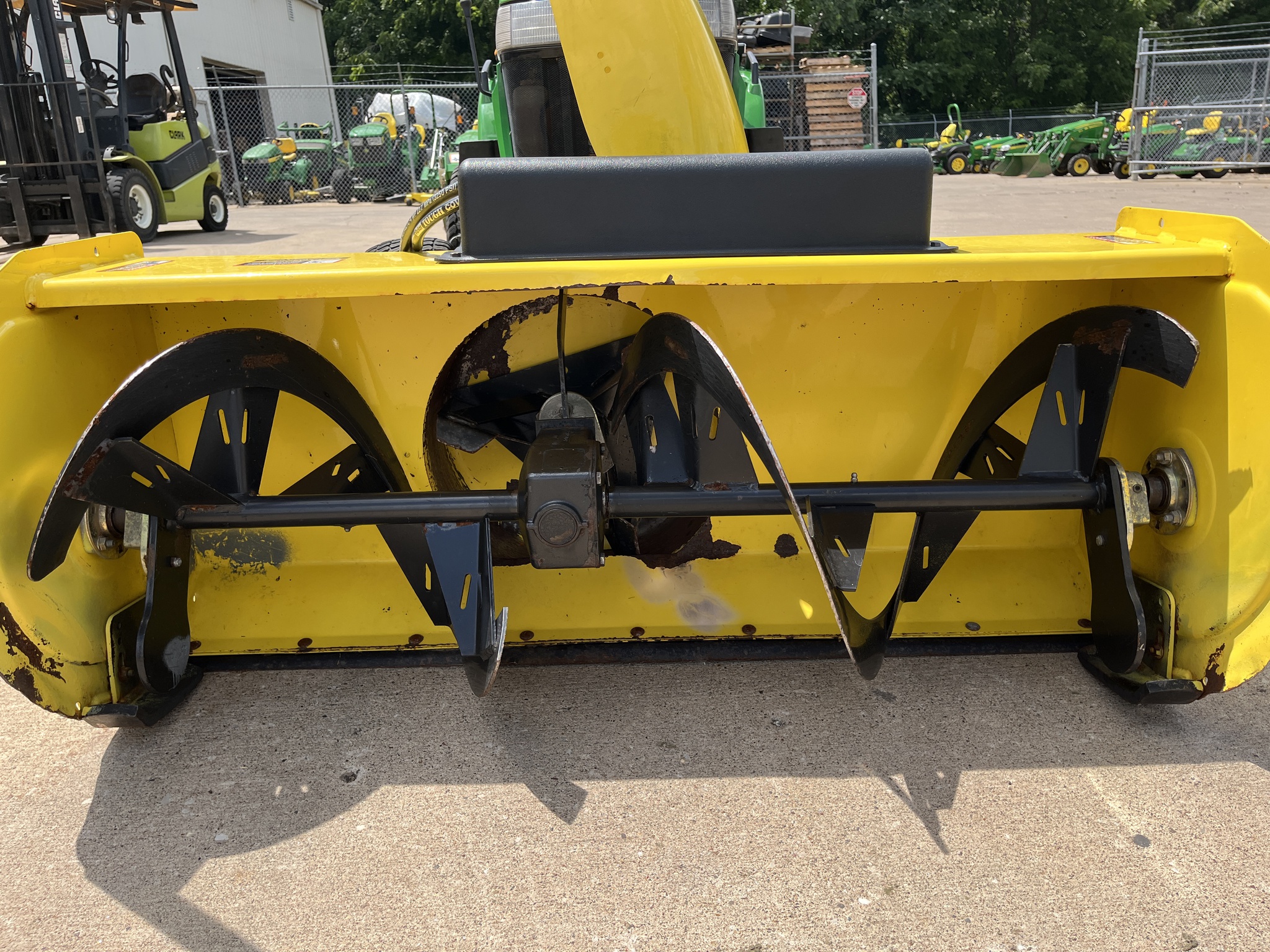 2008 John Deere 2305 Image 14