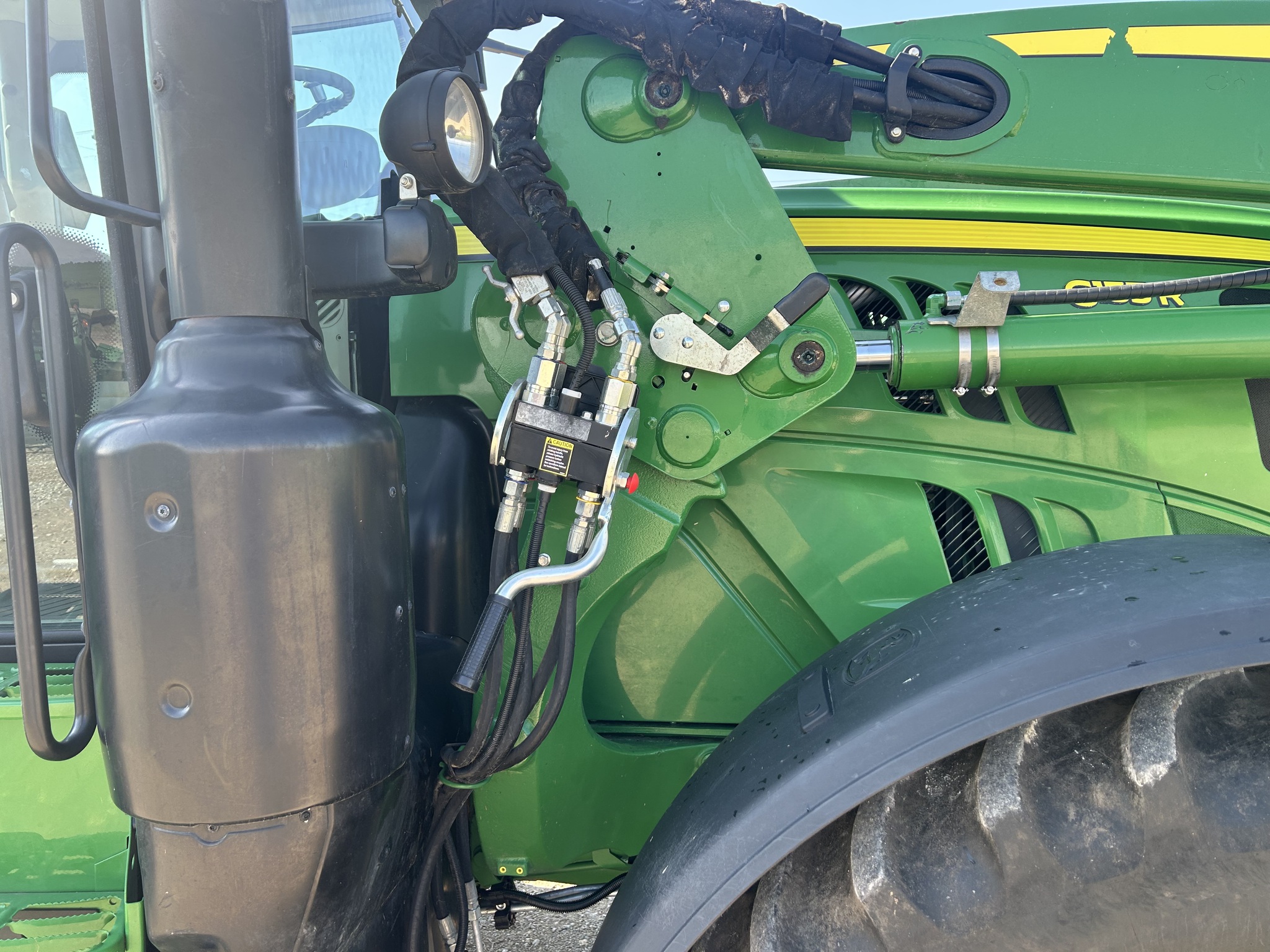2021 John Deere 6155R Image 6