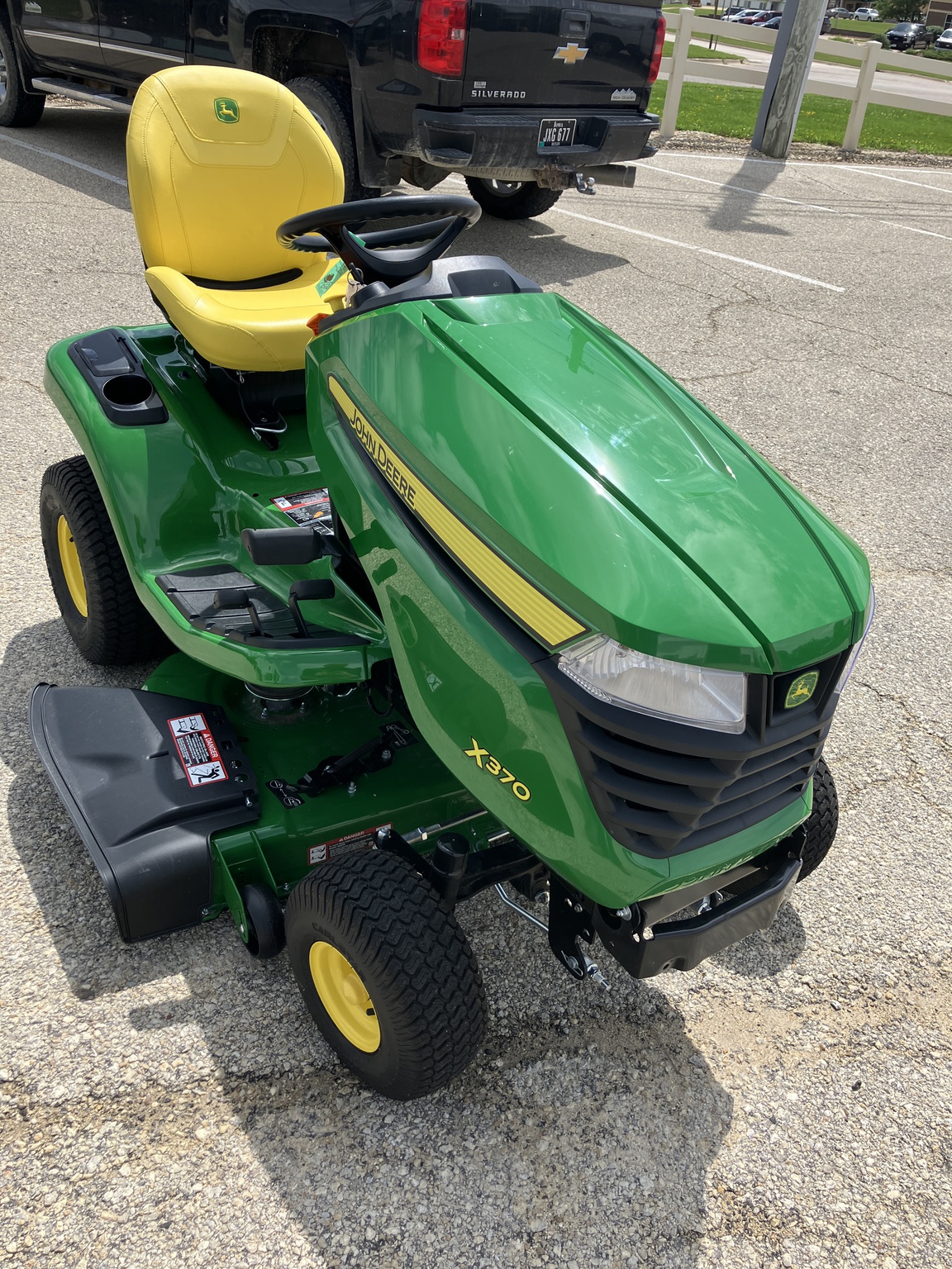 2024 John Deere X370 Image 4