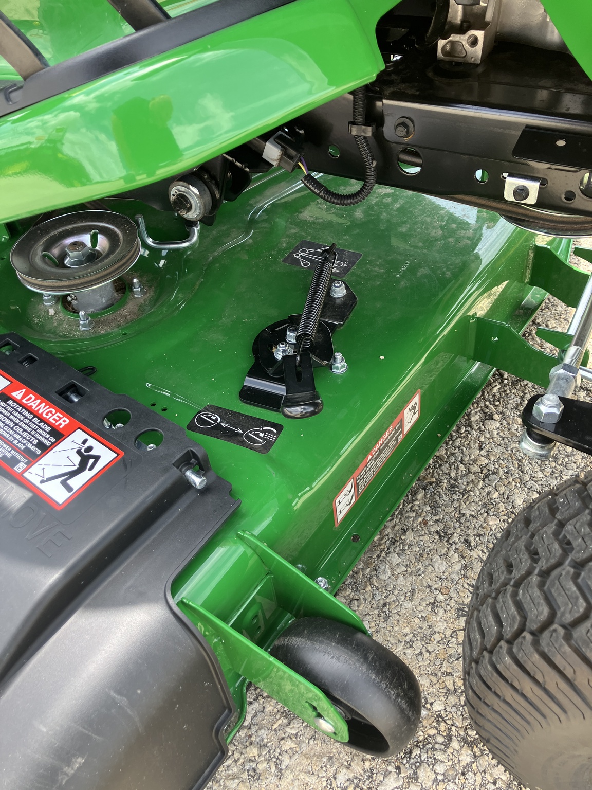 2024 John Deere X370 Image 5