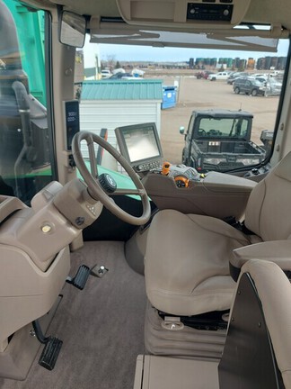 Used 2021 John Deere 9520R Articulated 4WD Tractors at Horizon Ag & Turf in Lloydminster, AB - Photo5