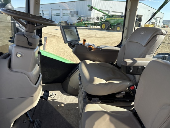 Used 2021 John Deere 9520R Articulated 4WD Tractors at Horizon Ag & Turf in Vermilion, AB - Photo14