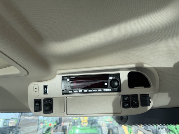 2025 John Deere 6R 165 - Photo30