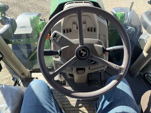 2025 John Deere 6R 165 - Photo29