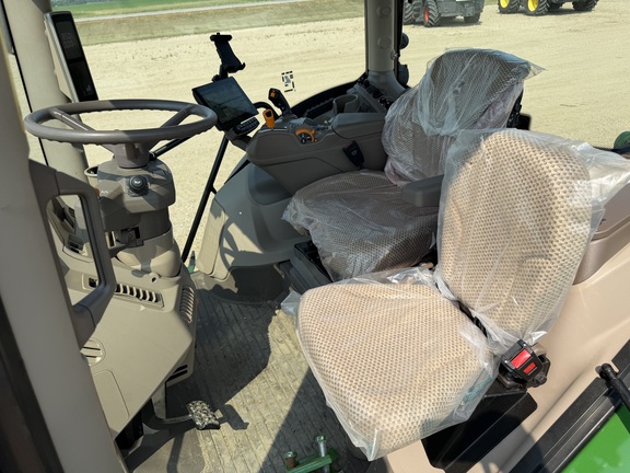 2025 John Deere 6R 165 - Photo29