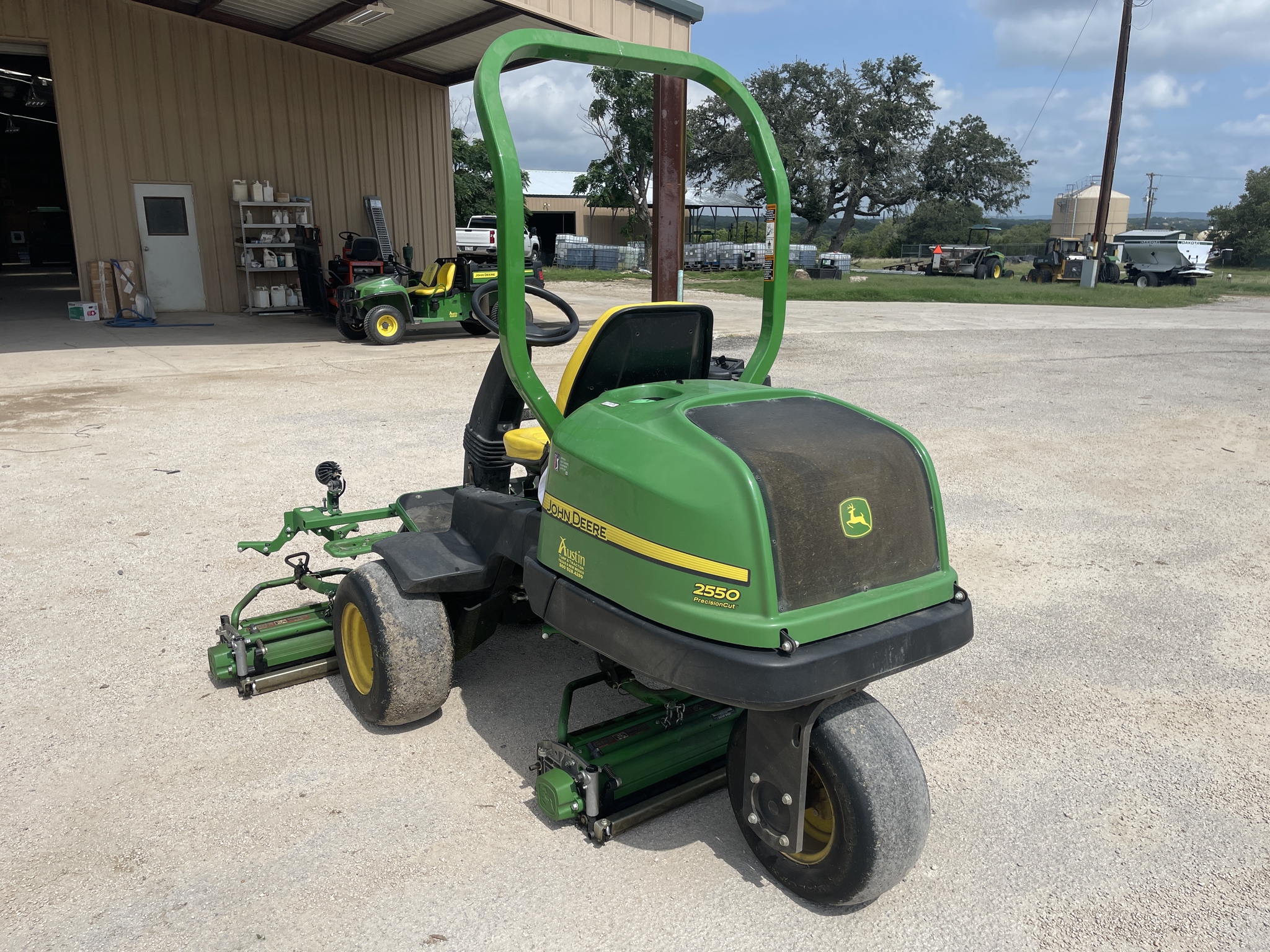 2022 John Deere 2550 Image 9