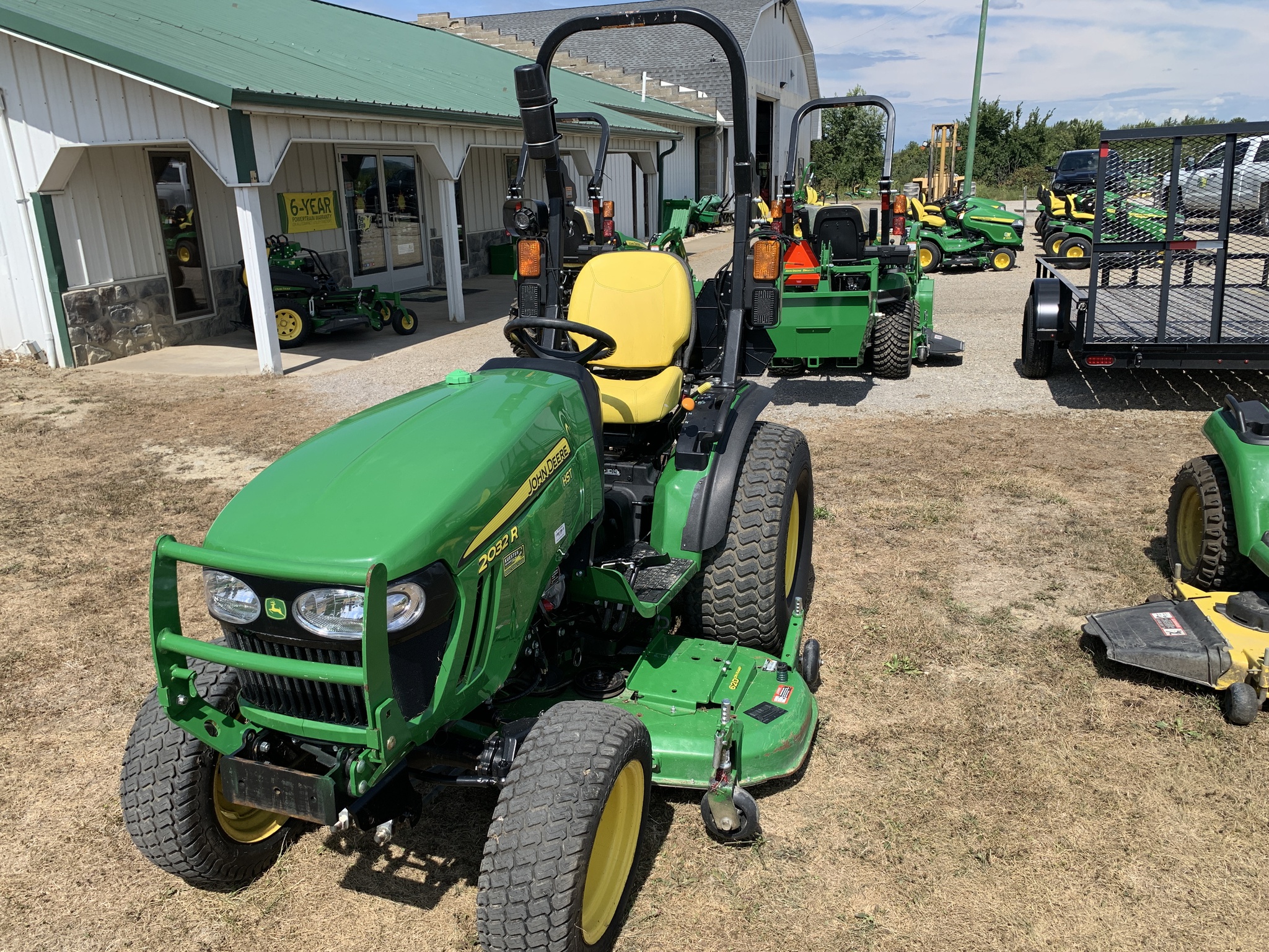 2015 John Deere 2032R Image 1