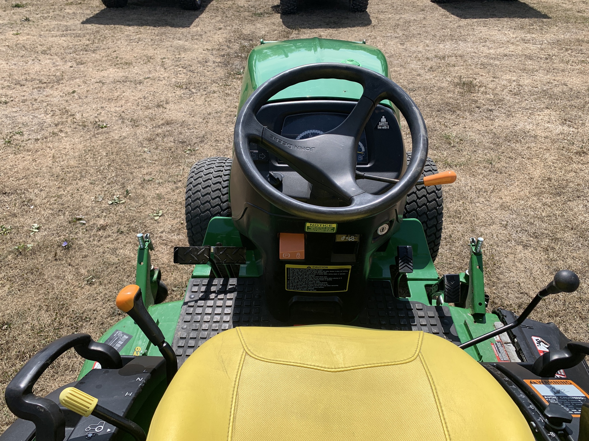 2015 John Deere 2032R Image 3