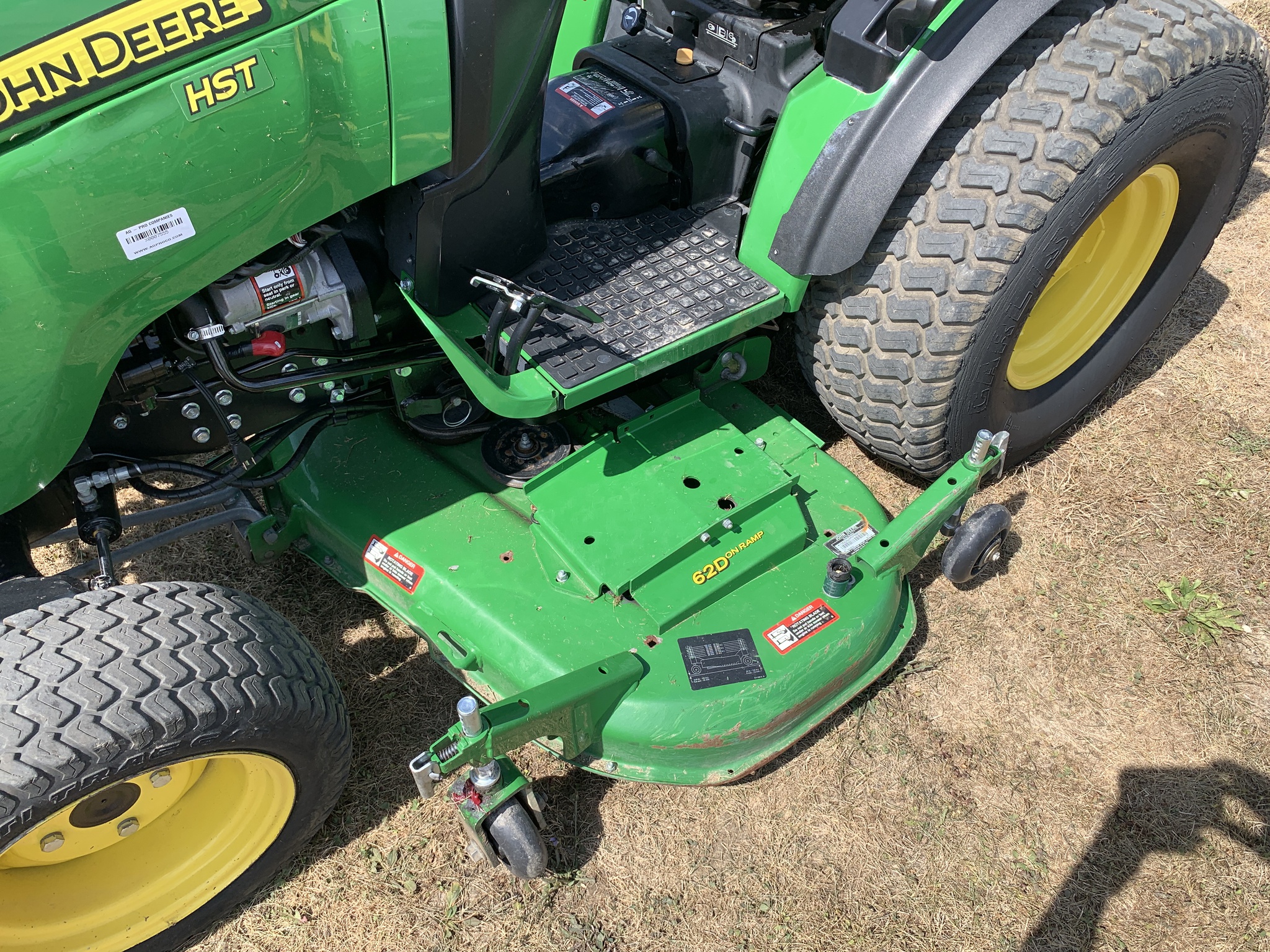 2015 John Deere 2032R Image 5