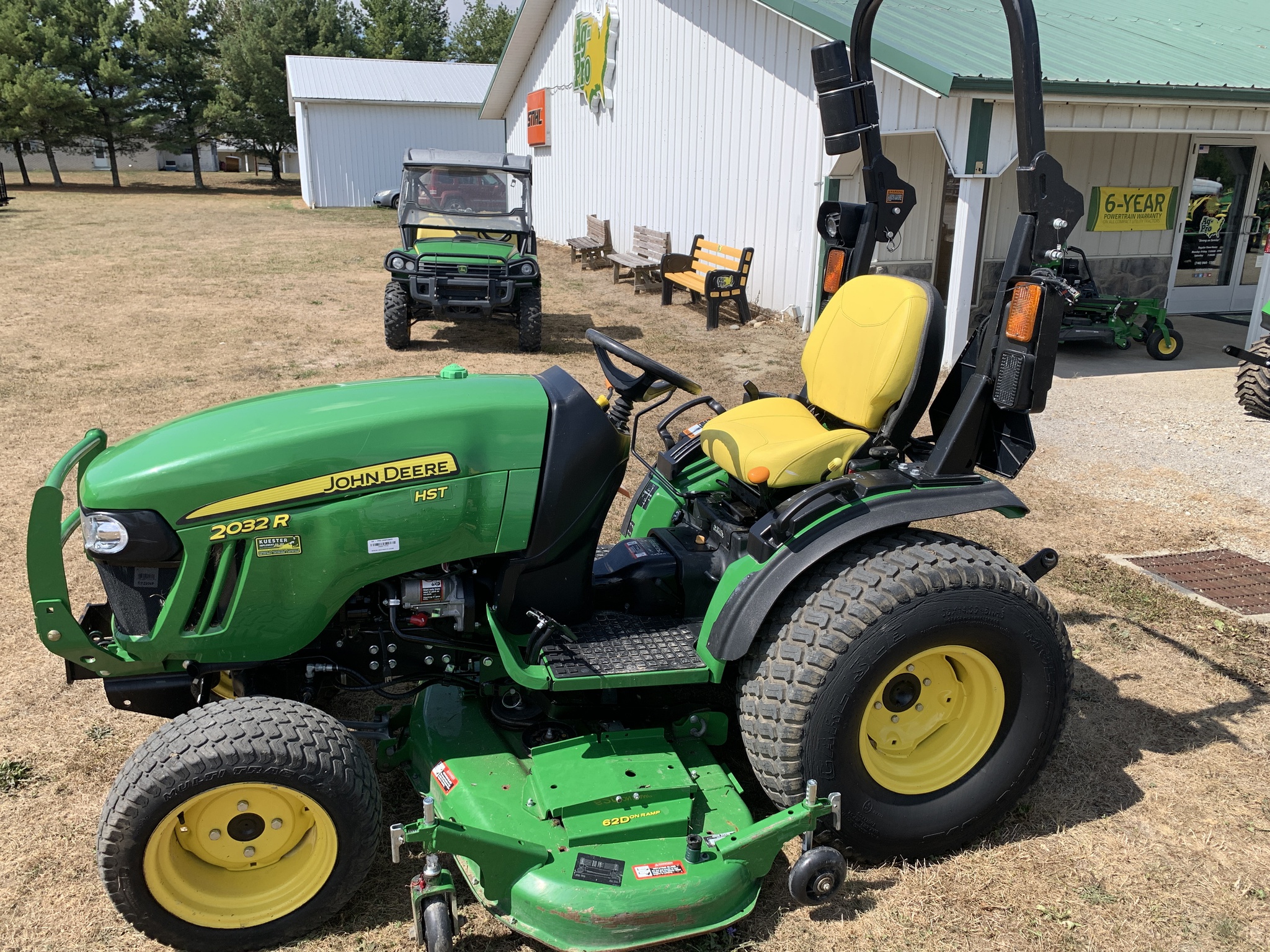 2015 John Deere 2032R Image 6