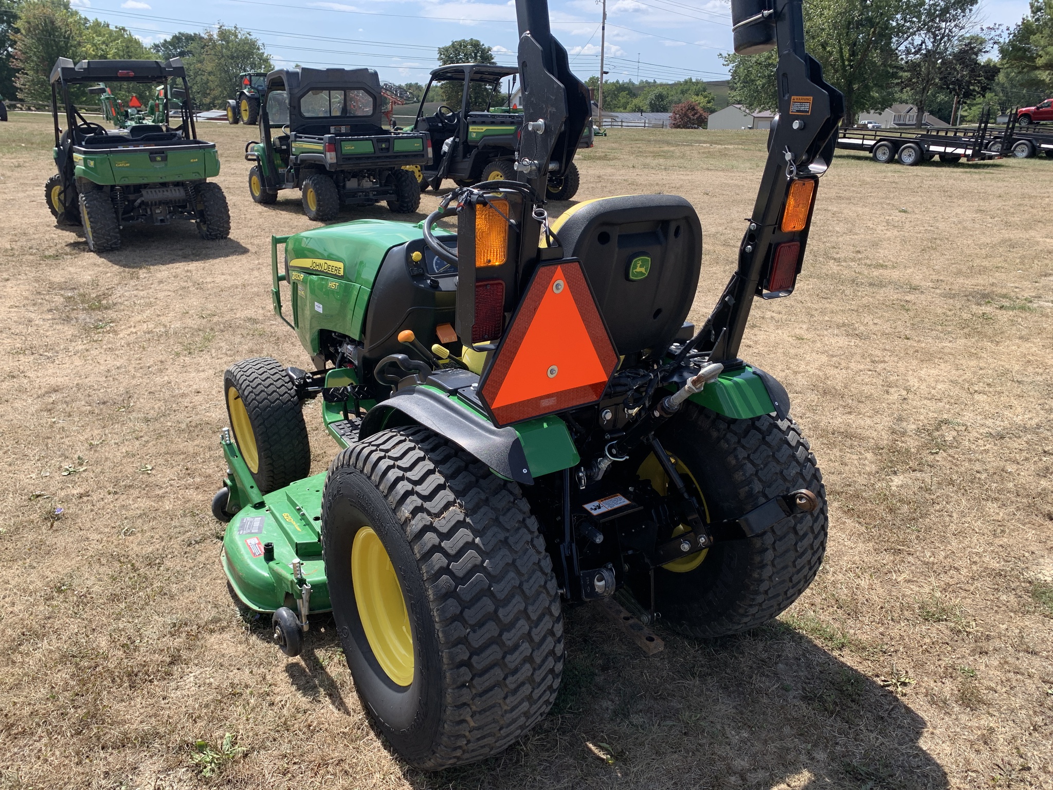 2015 John Deere 2032R Image 7