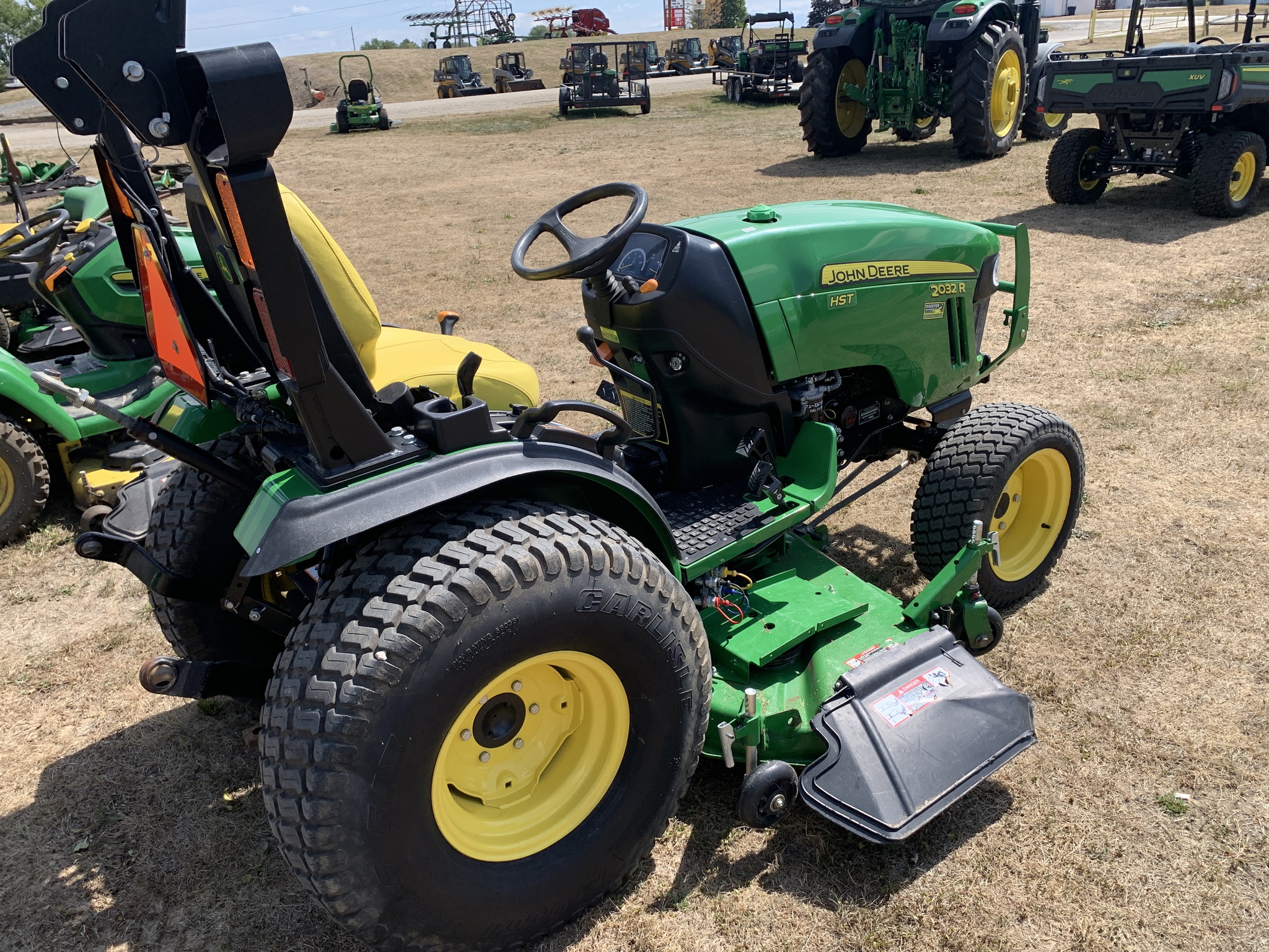 2015 John Deere 2032R Image 8