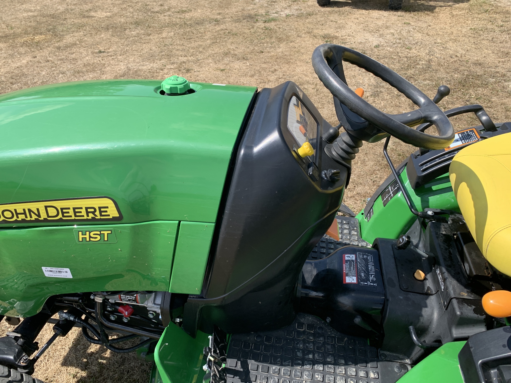 2015 John Deere 2032R Image 11