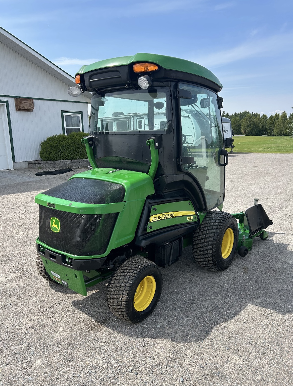 2021 John Deere 1585 Image 3