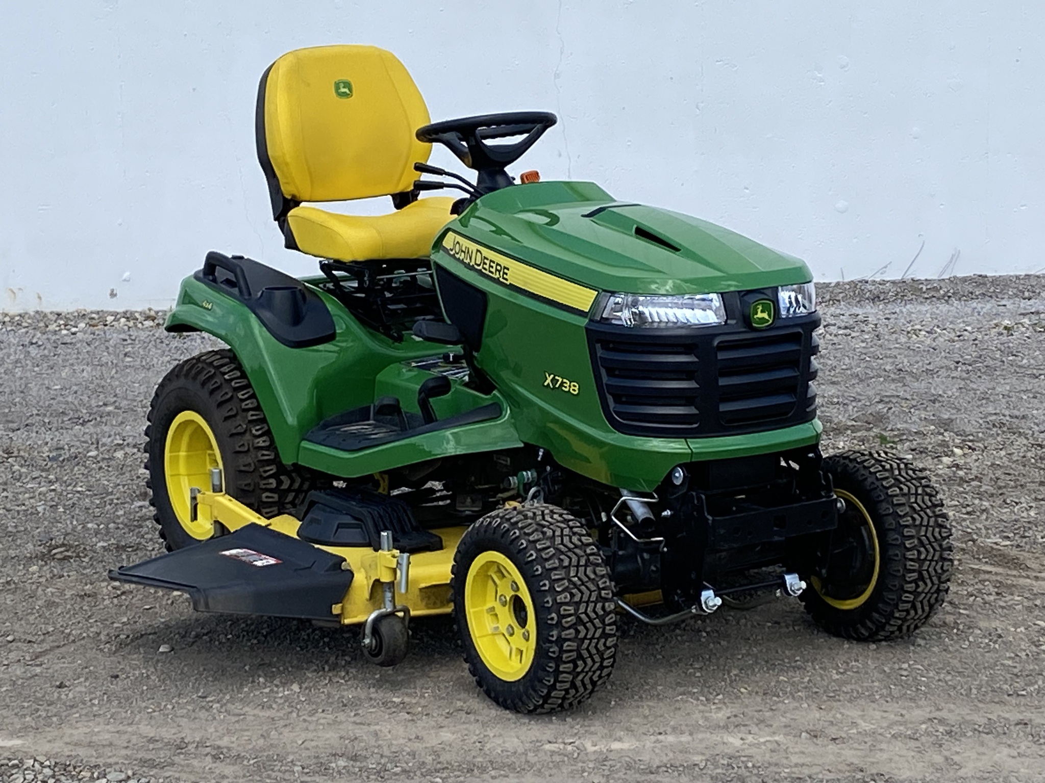 2022 John Deere X738 Image 1
