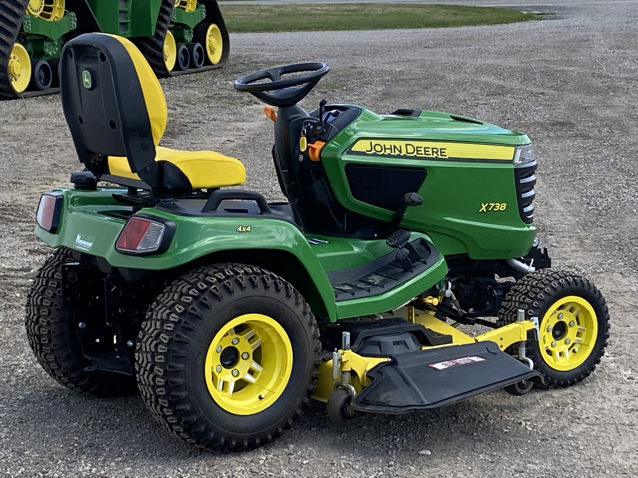 2022 John Deere X738 Image 3