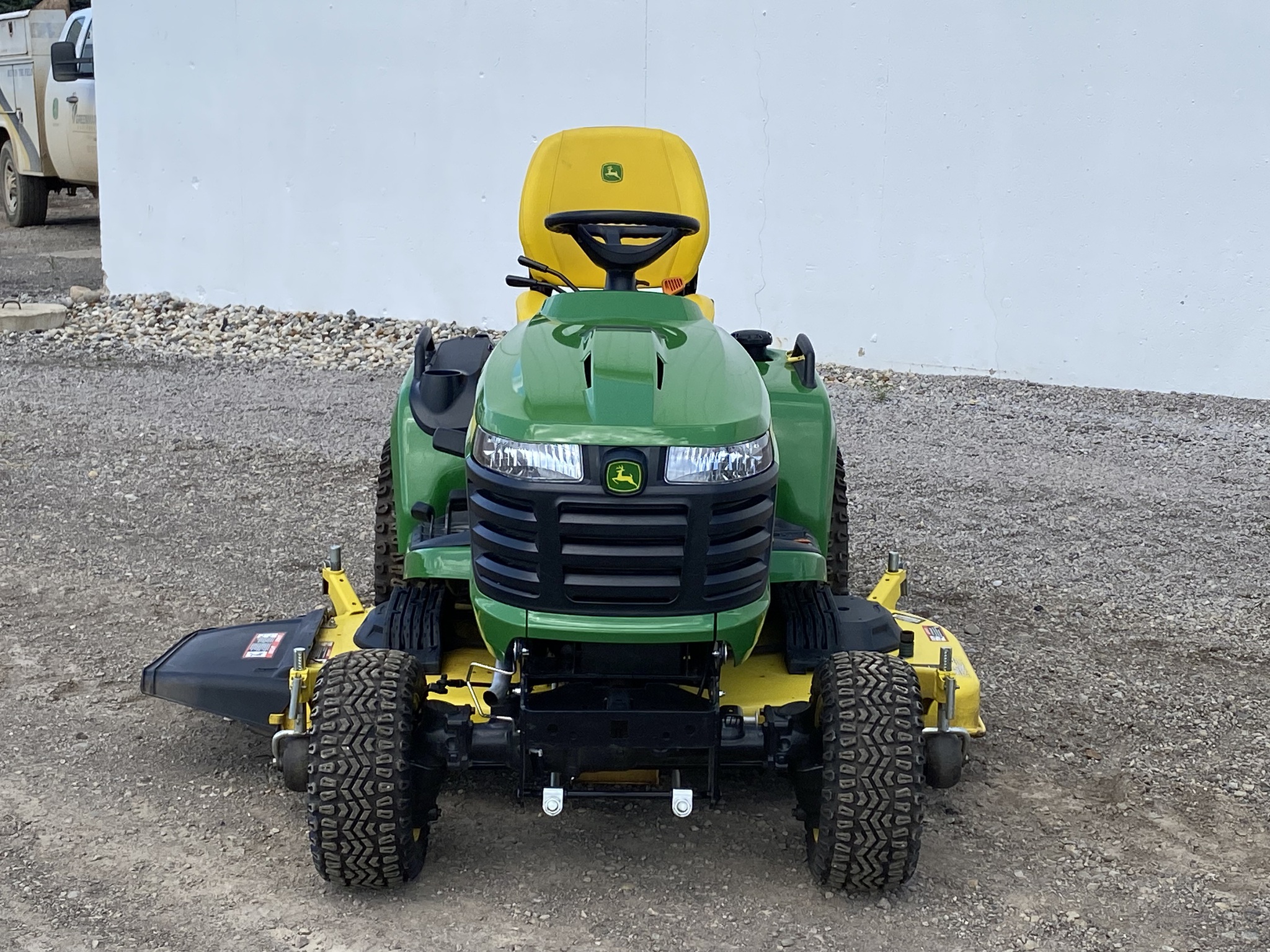 2022 John Deere X738 Image 8