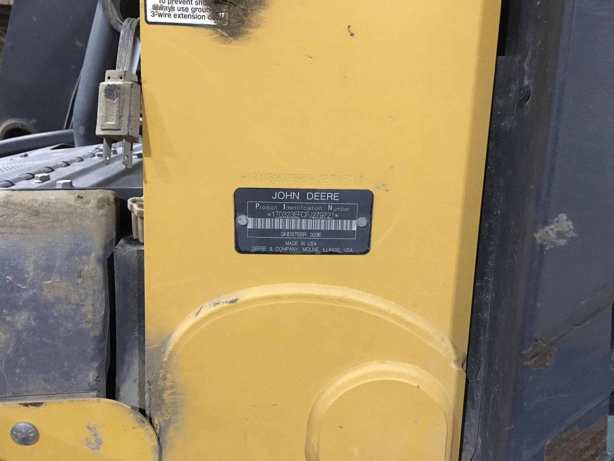 2015 John Deere 323E Image 2