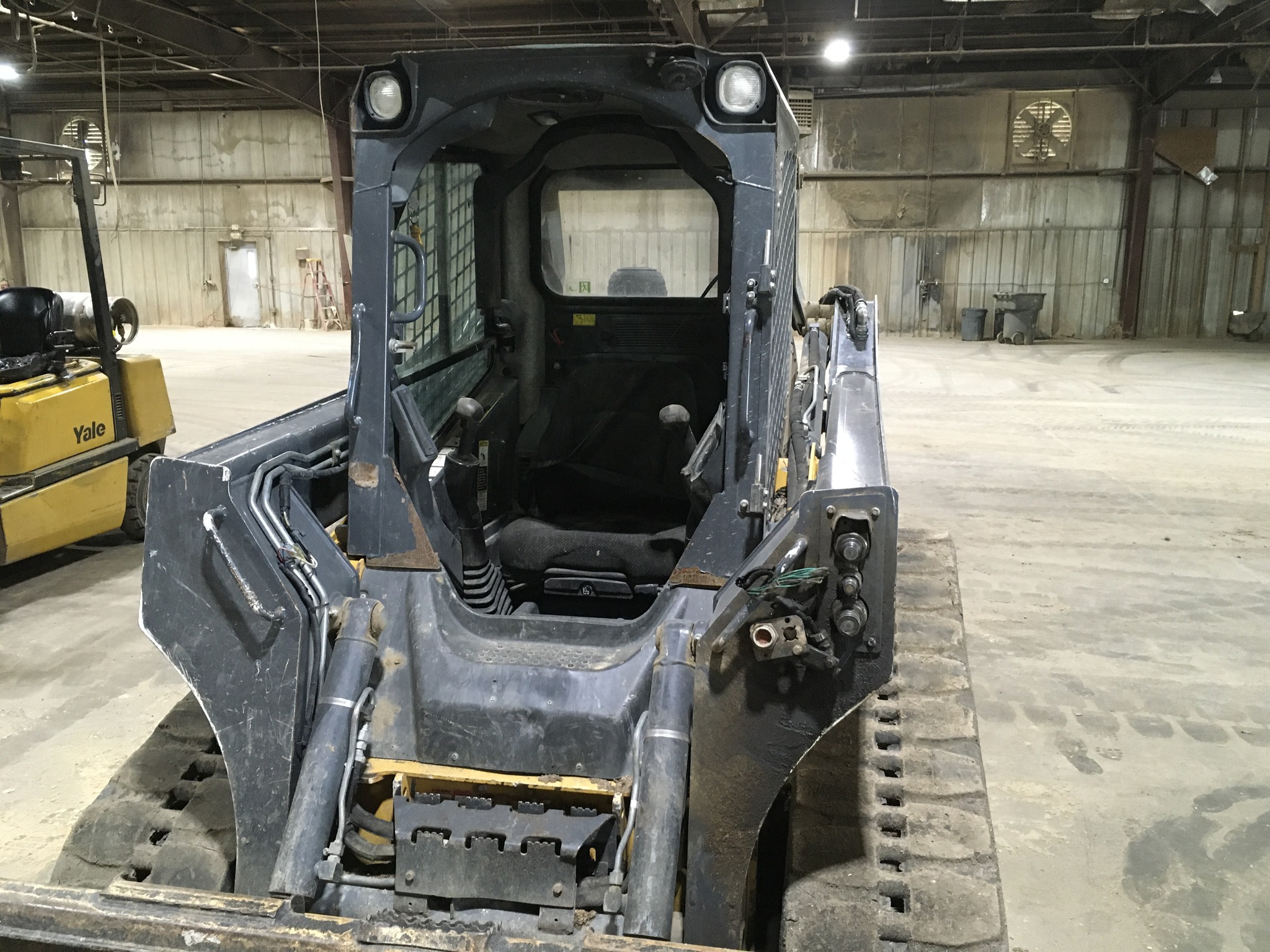 2015 John Deere 323E Image 5