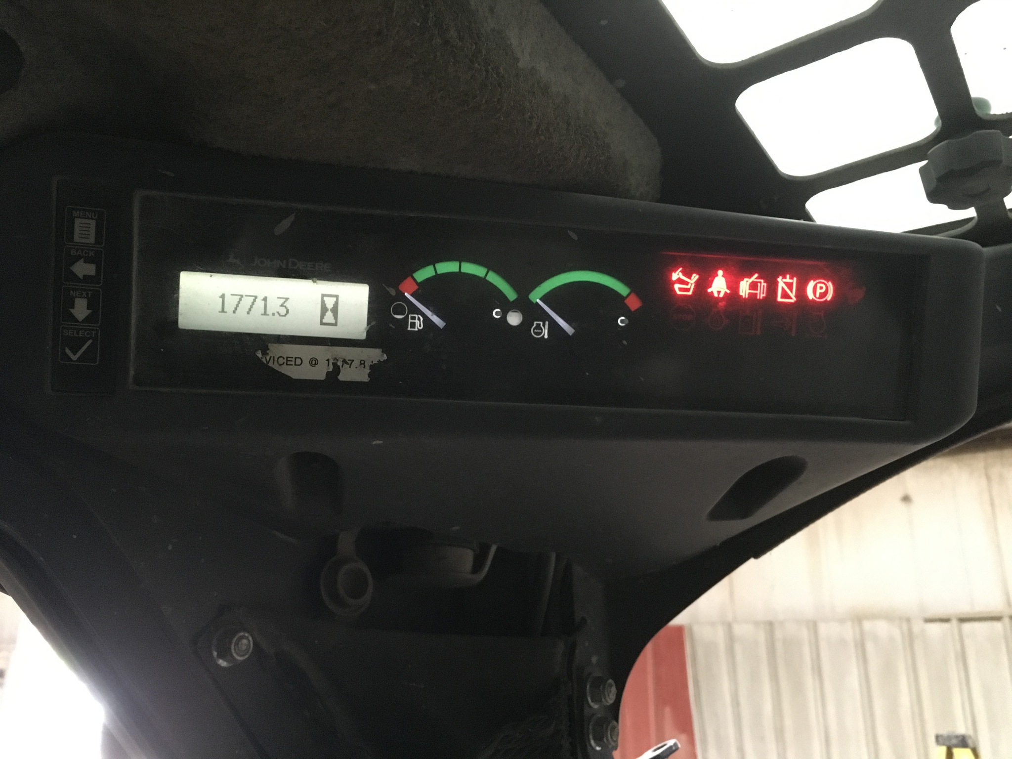 2015 John Deere 323E Image 8
