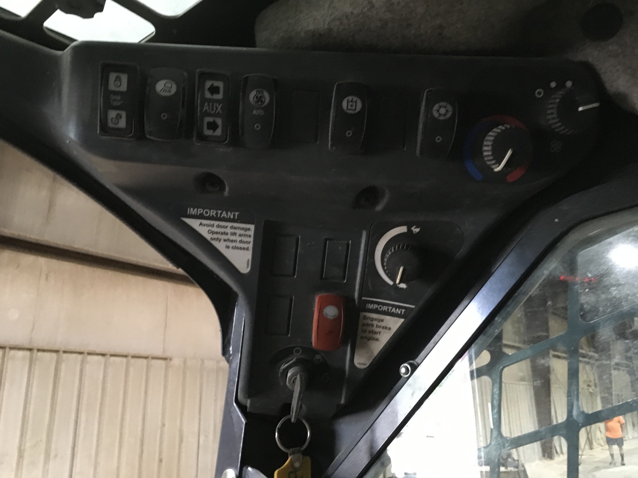 2015 John Deere 323E Image 7