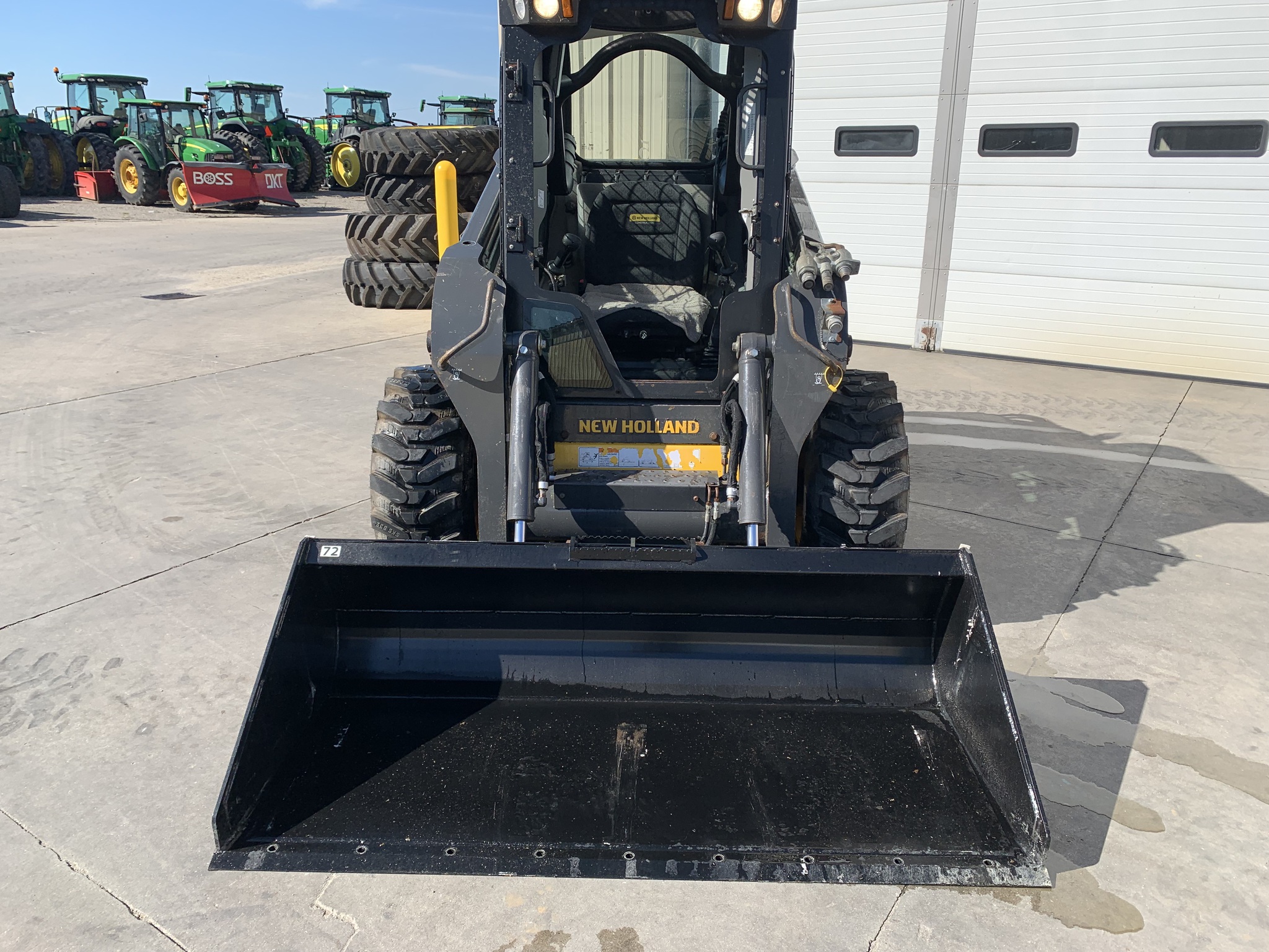 2023 New Holland L320 Image 8