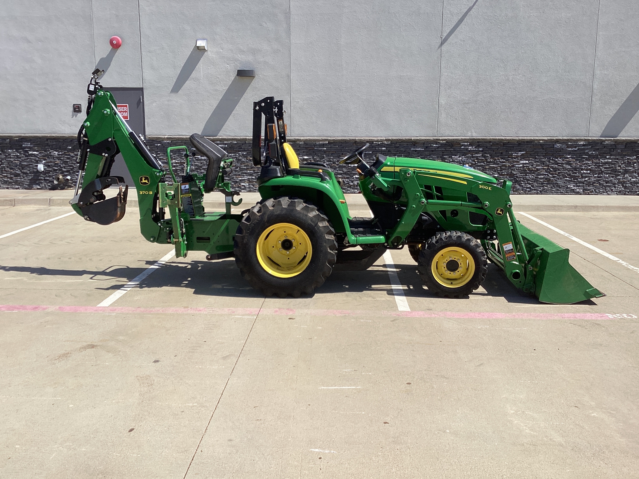 2021 John Deere 3025E Image 5