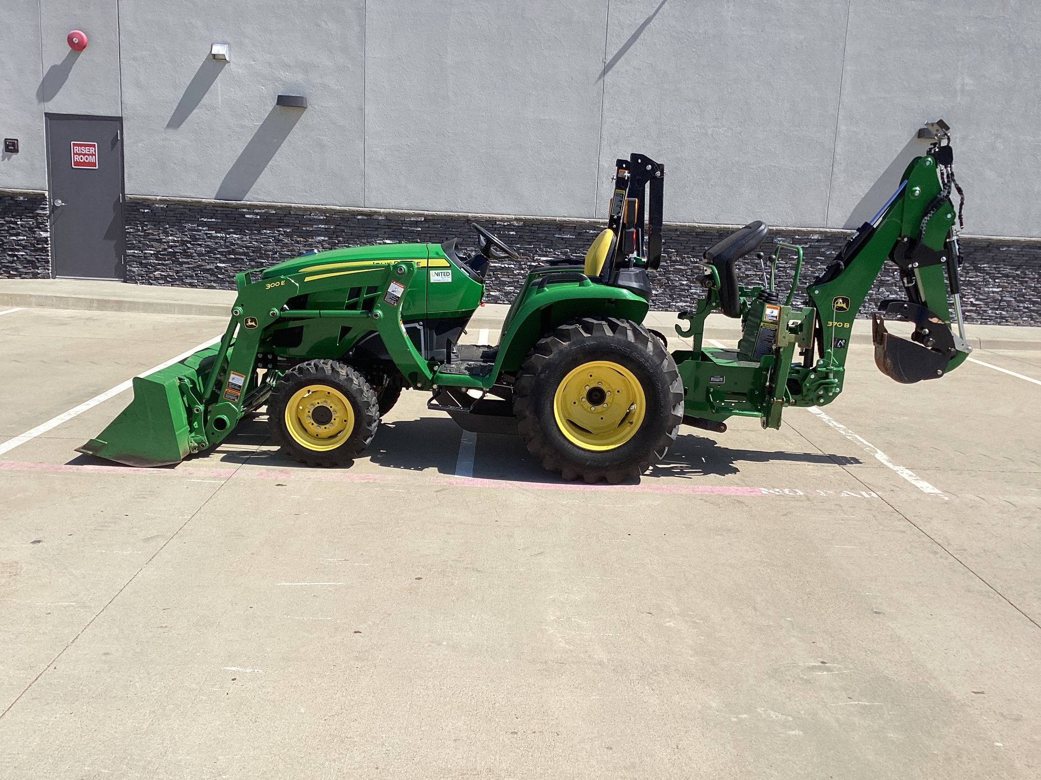 2021 John Deere 3025E Image 1