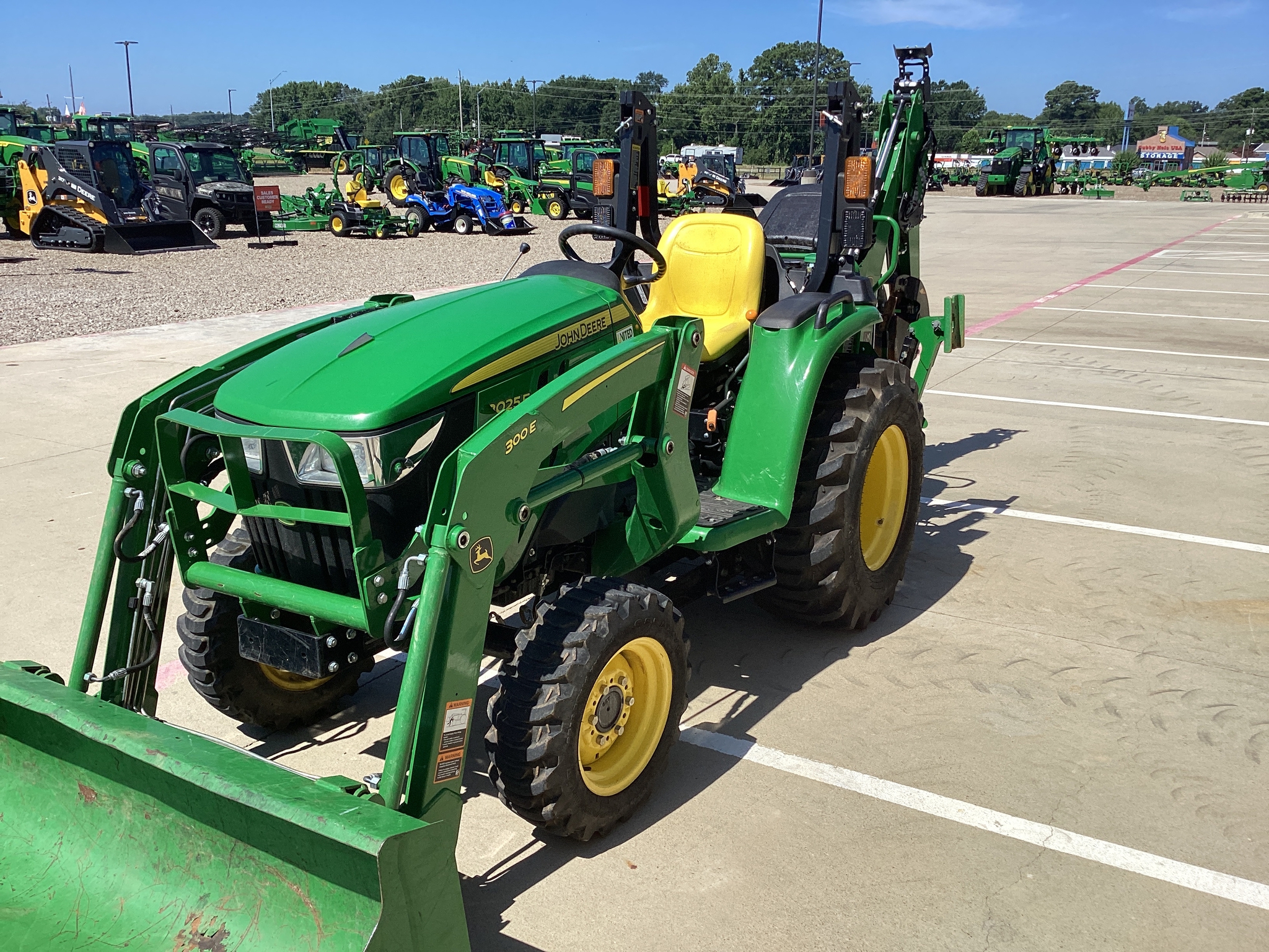 2021 John Deere 3025E Image 2