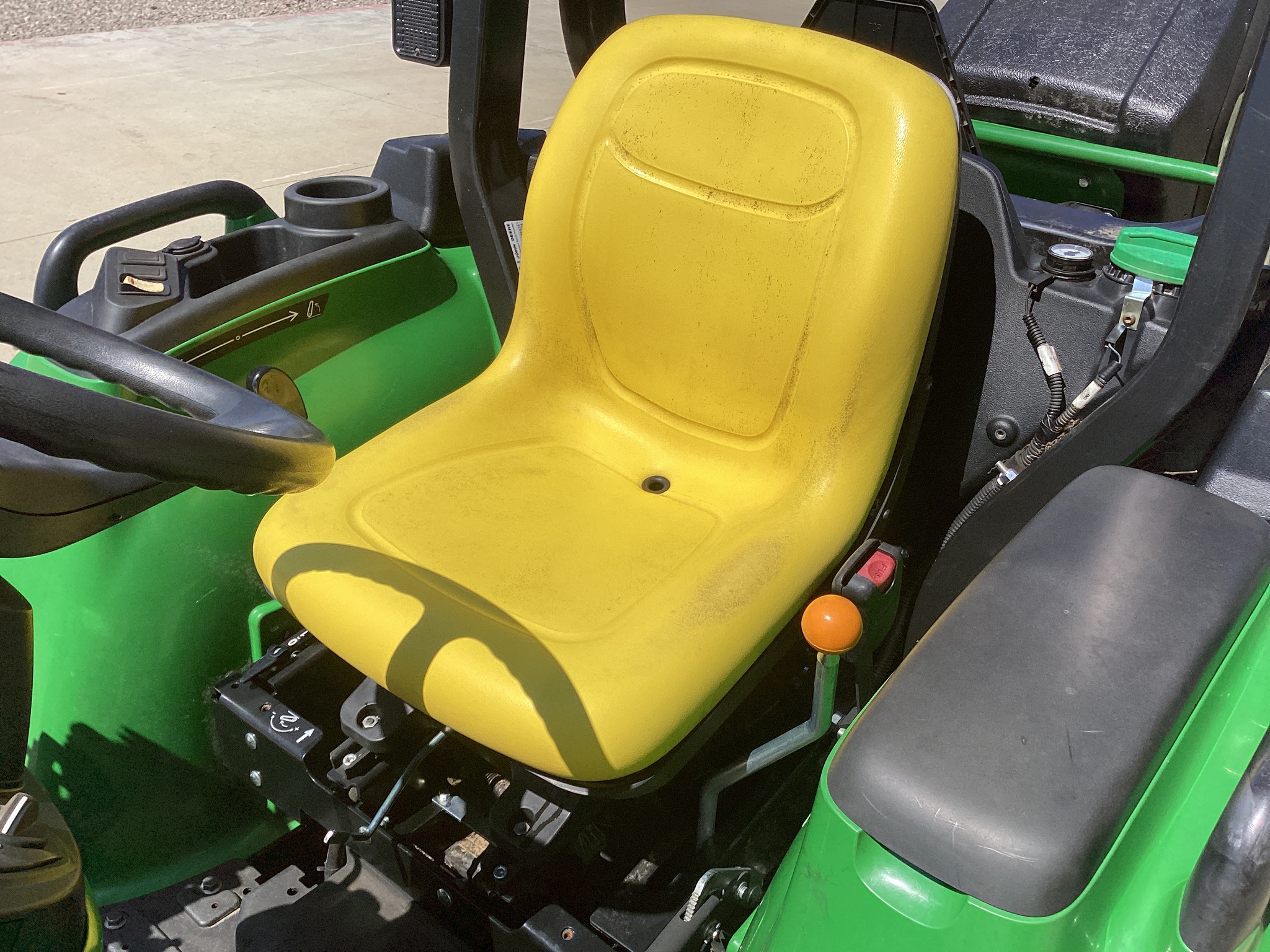 2021 John Deere 3025E Image 8