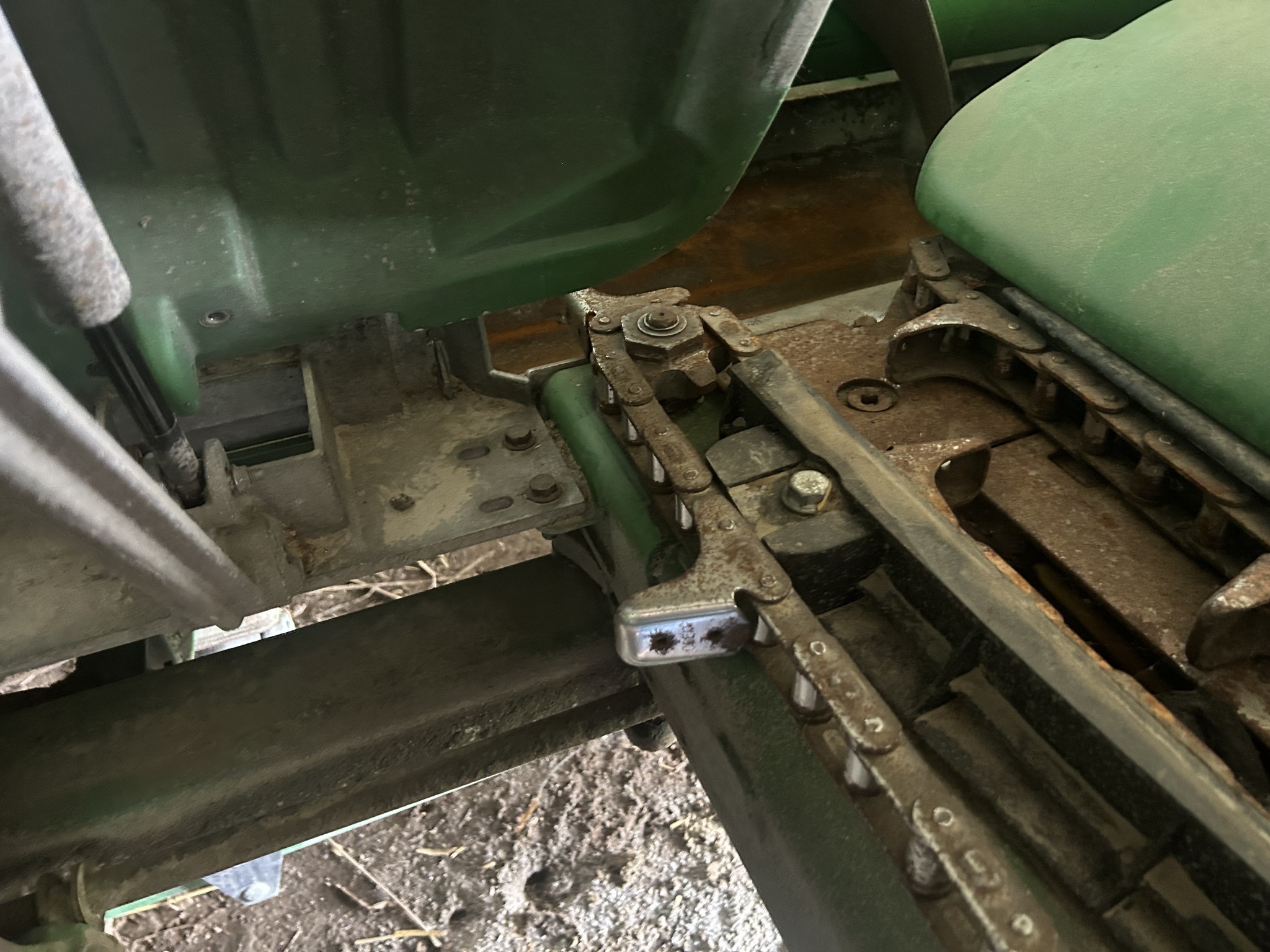 2012 John Deere 608C Image 12
