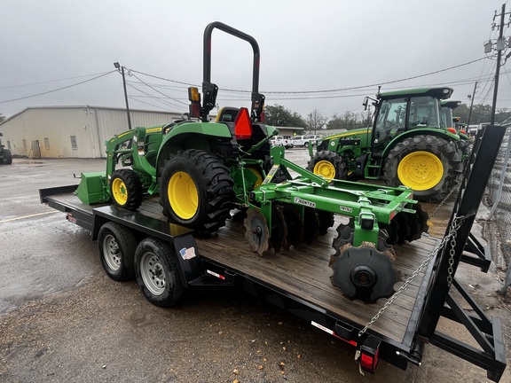 2022 John Deere 3043D Photo 2
