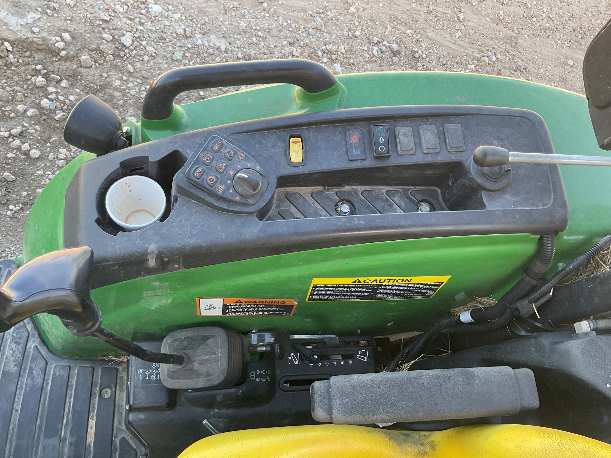 2022 John Deere 4066R Image 9