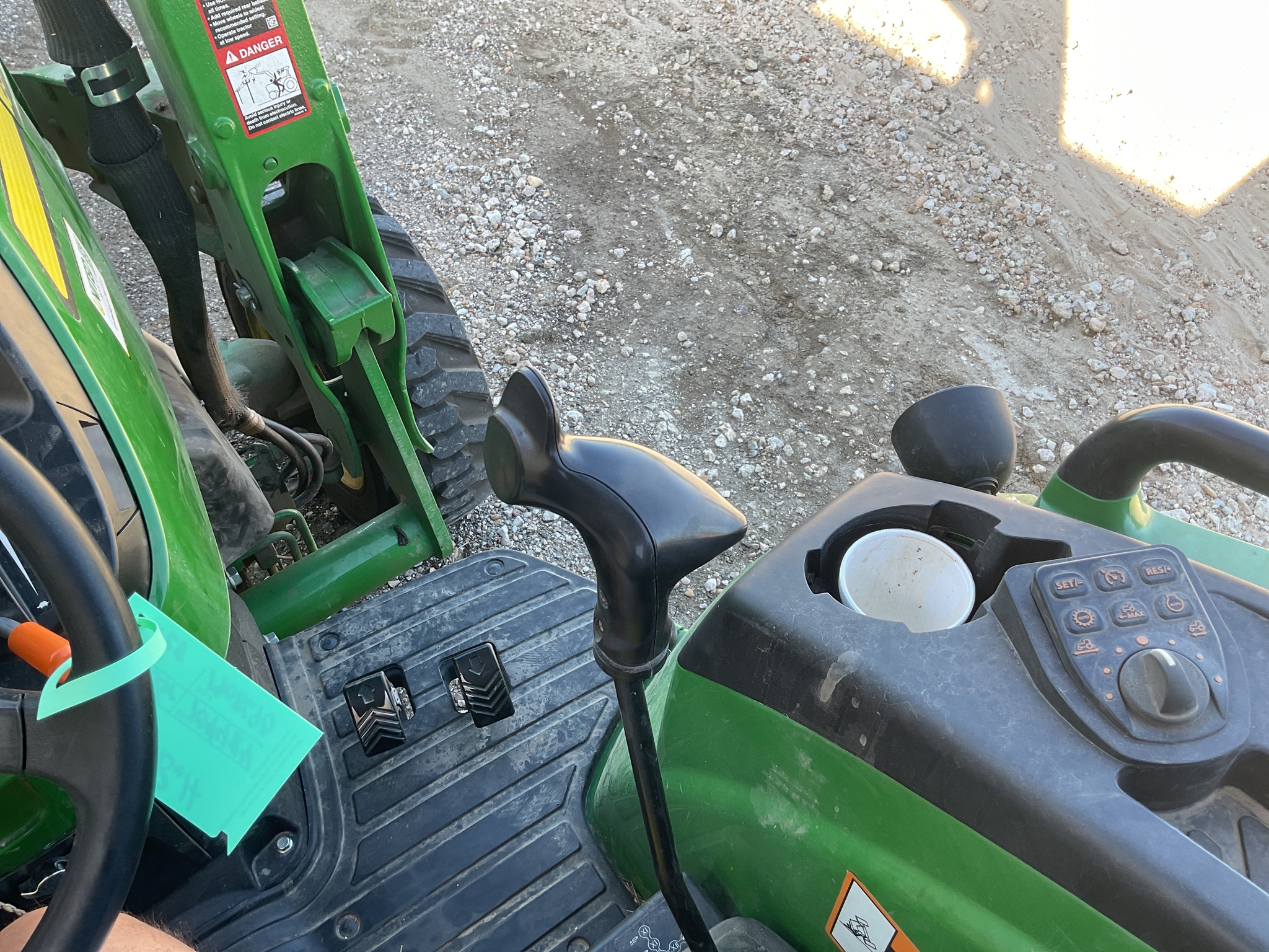 2022 John Deere 4066R Image 10