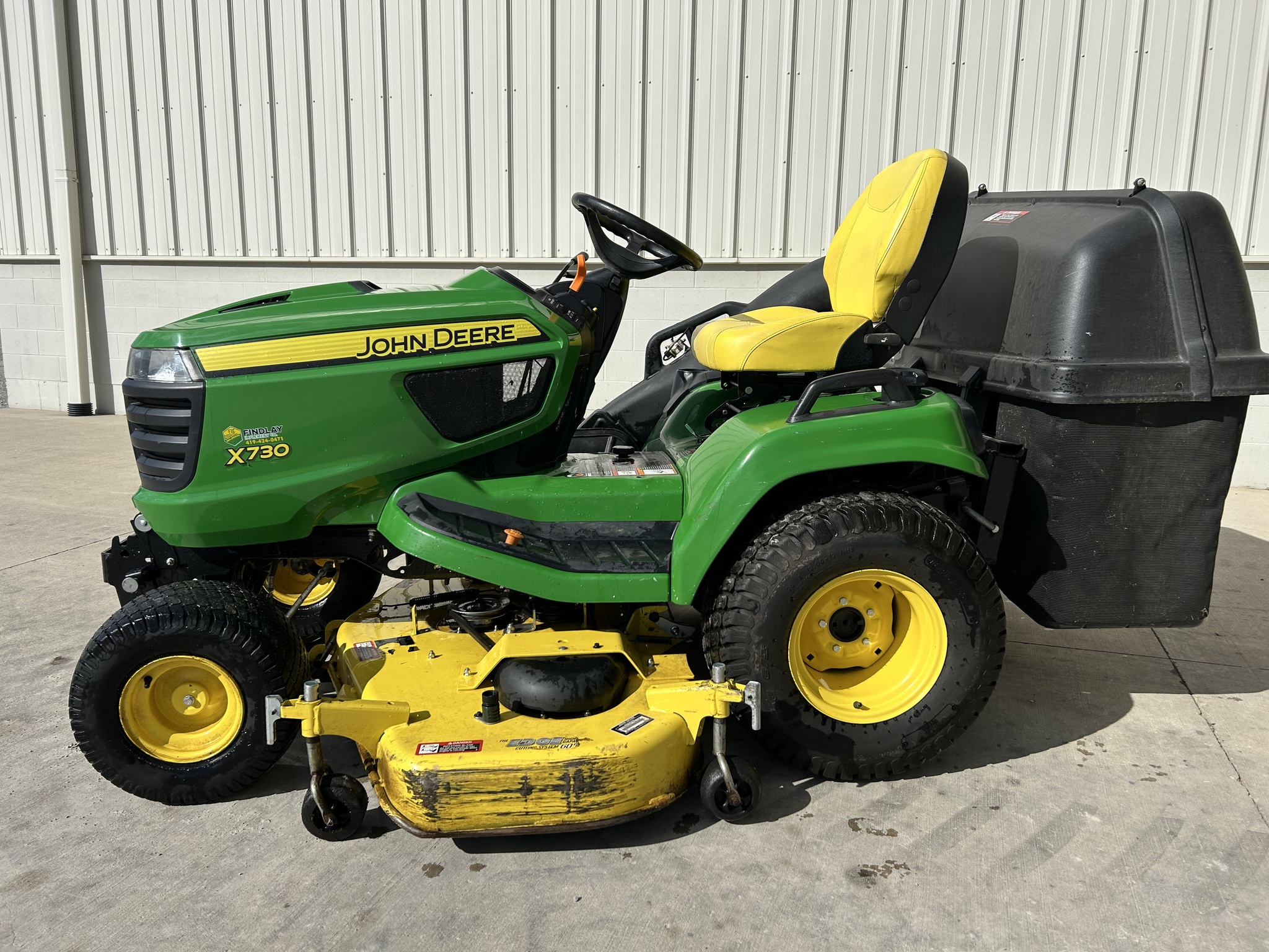 2015 John Deere X730 Image 2