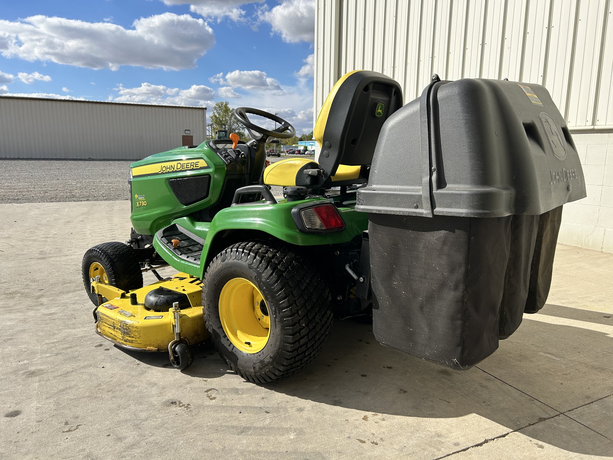 2015 John Deere X730 Image 3