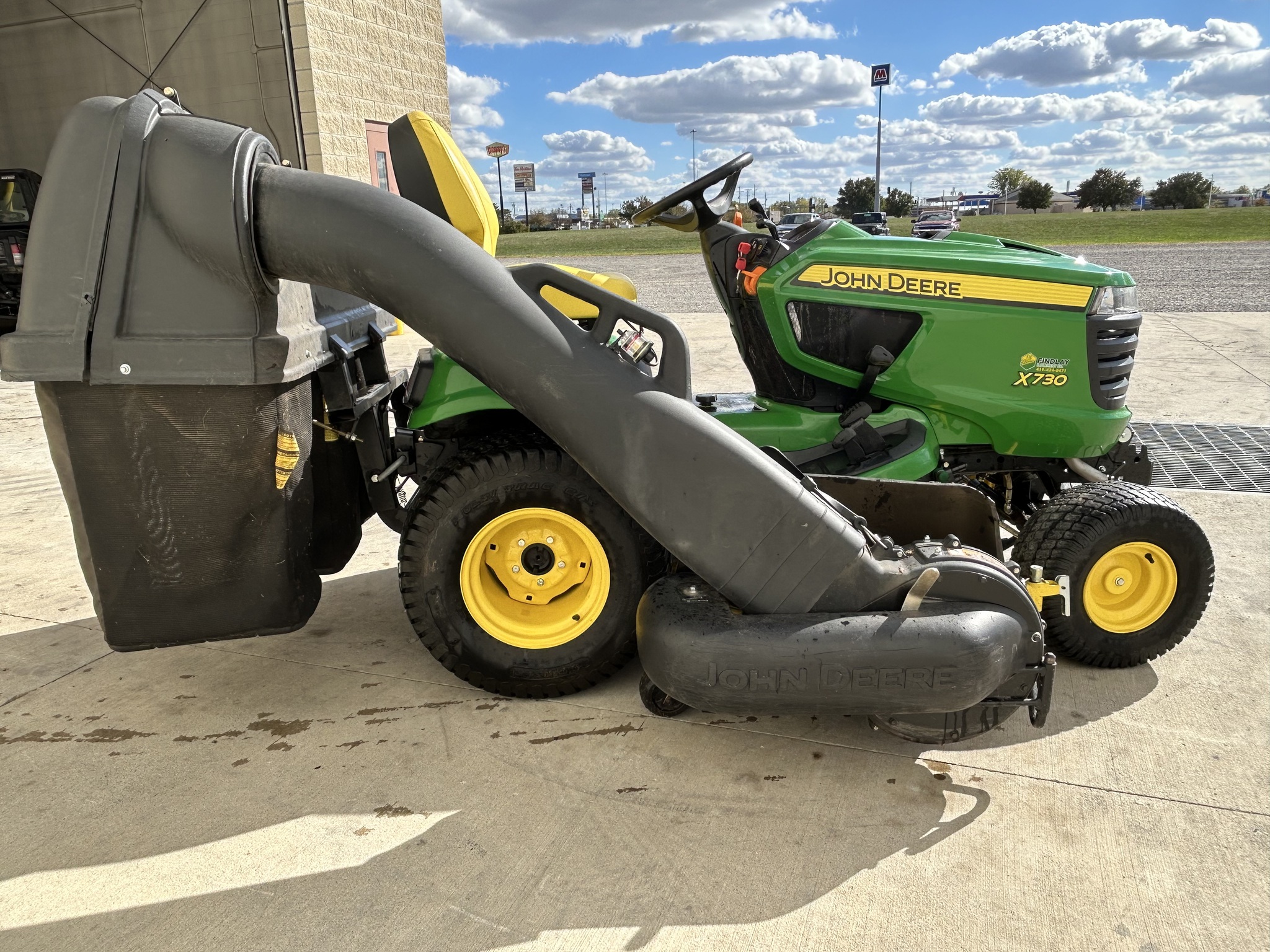 2015 John Deere X730 Image 6