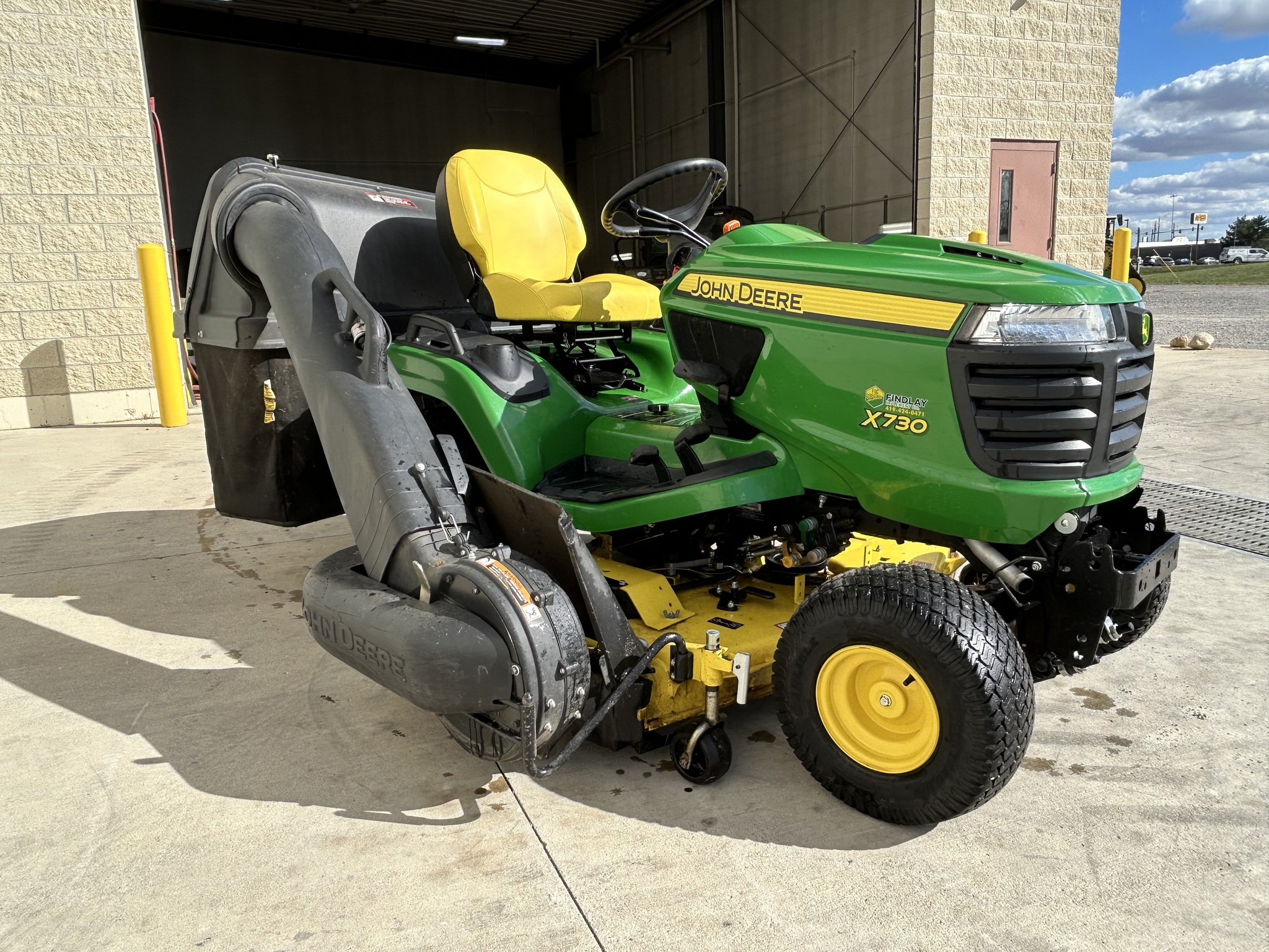 2015 John Deere X730 Image 7