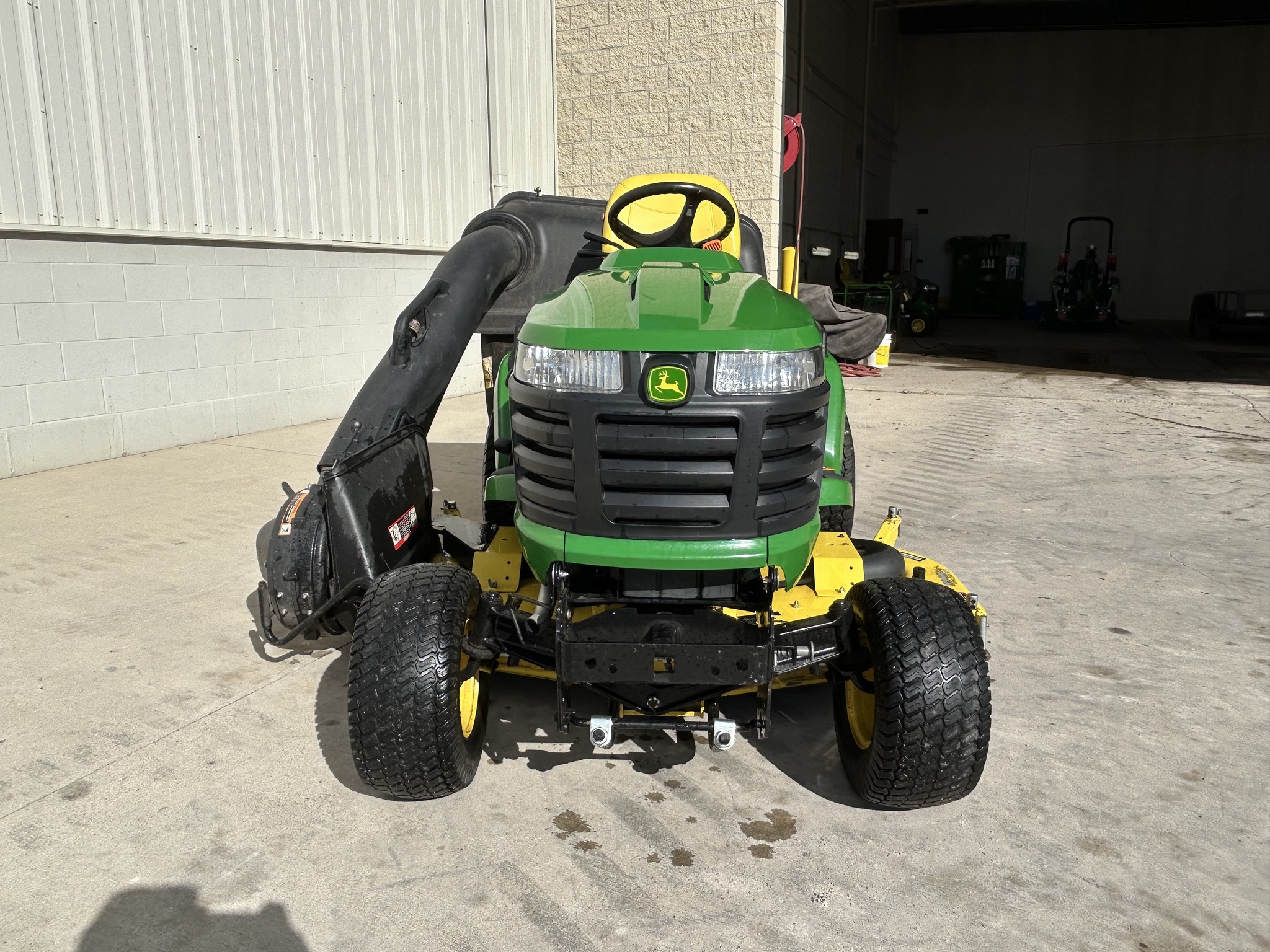 2015 John Deere X730 Image 8