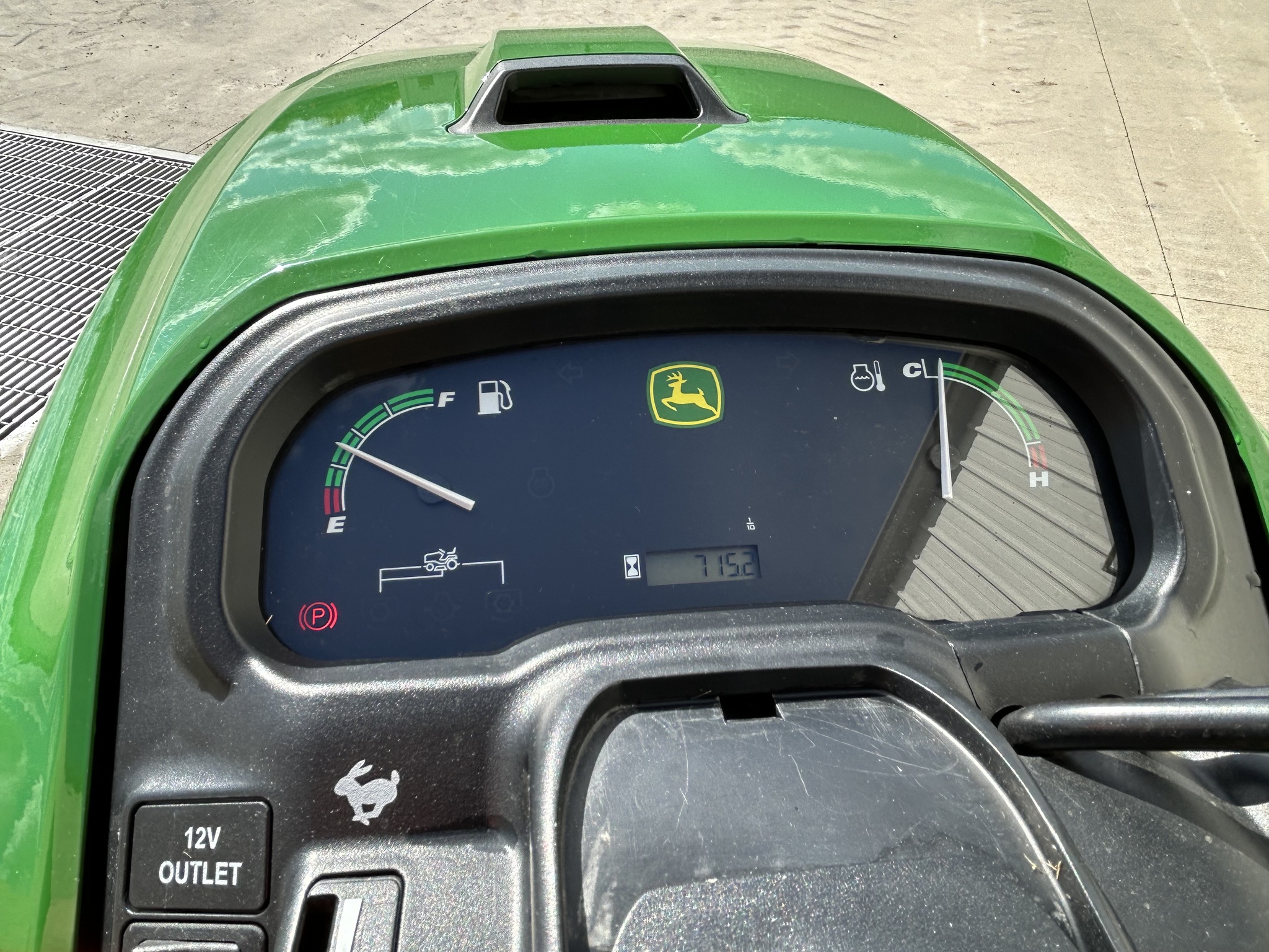 2015 John Deere X730 Image 9