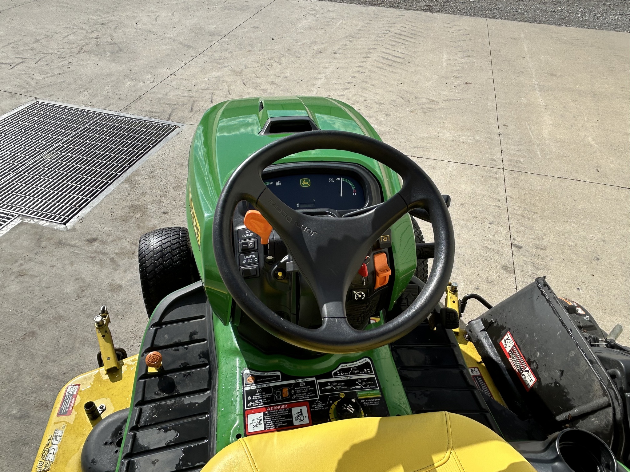 2015 John Deere X730 Image 10