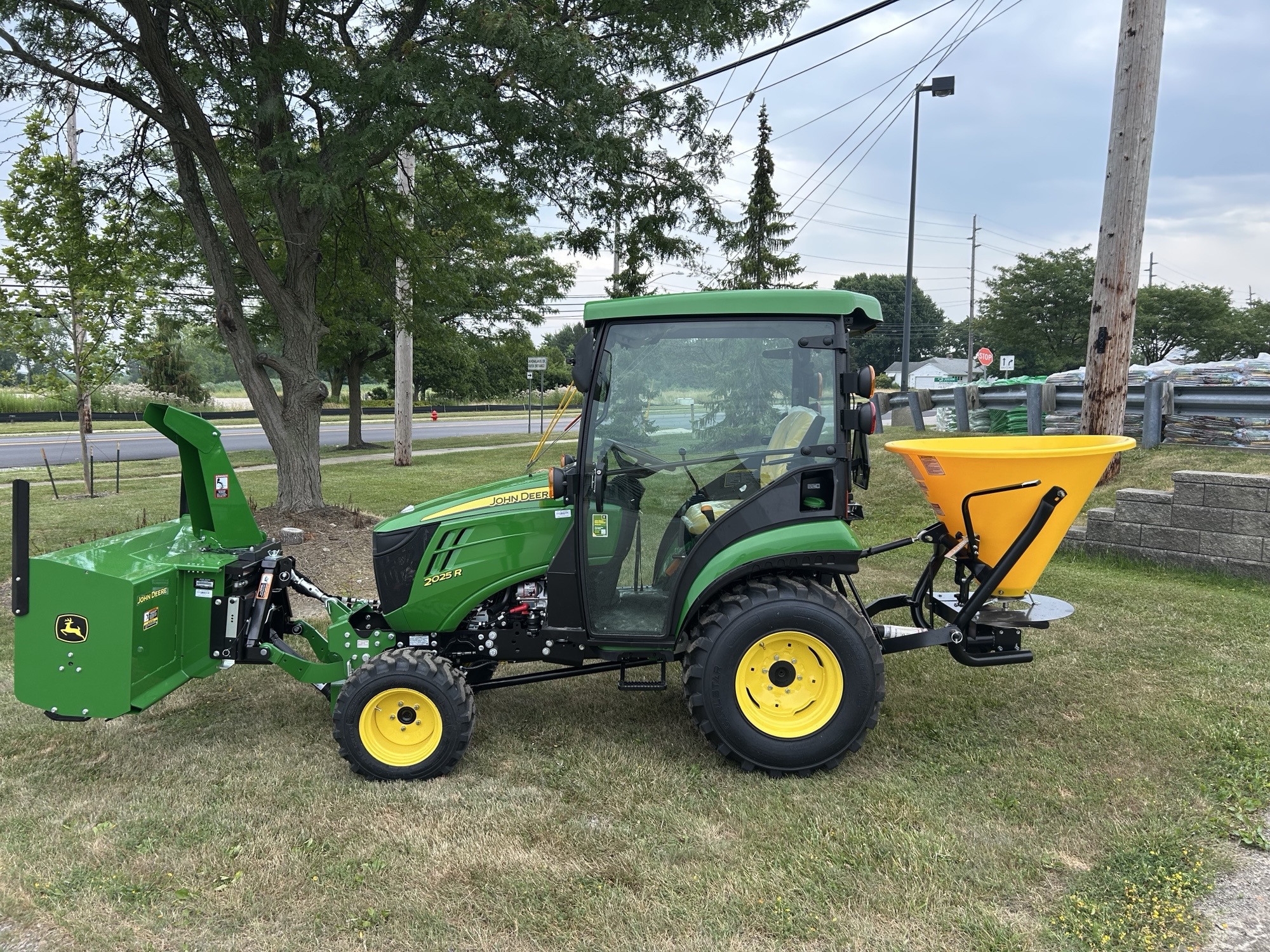 2025 John Deere 2025R Image 7
