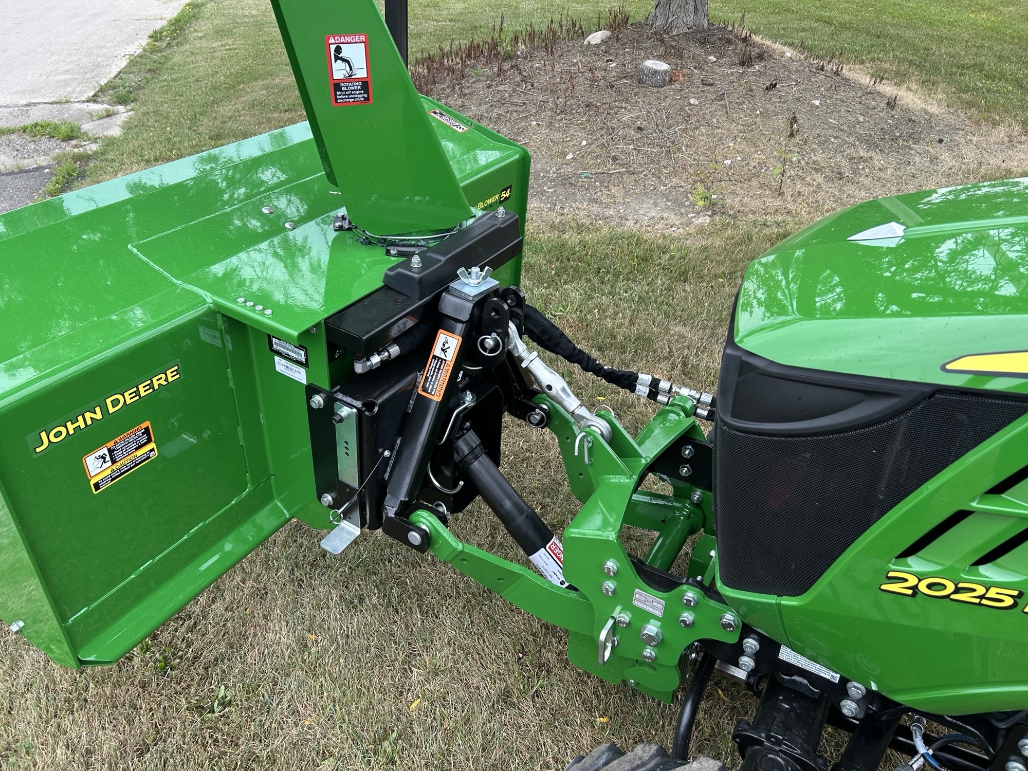 2025 John Deere 2025R Image 9