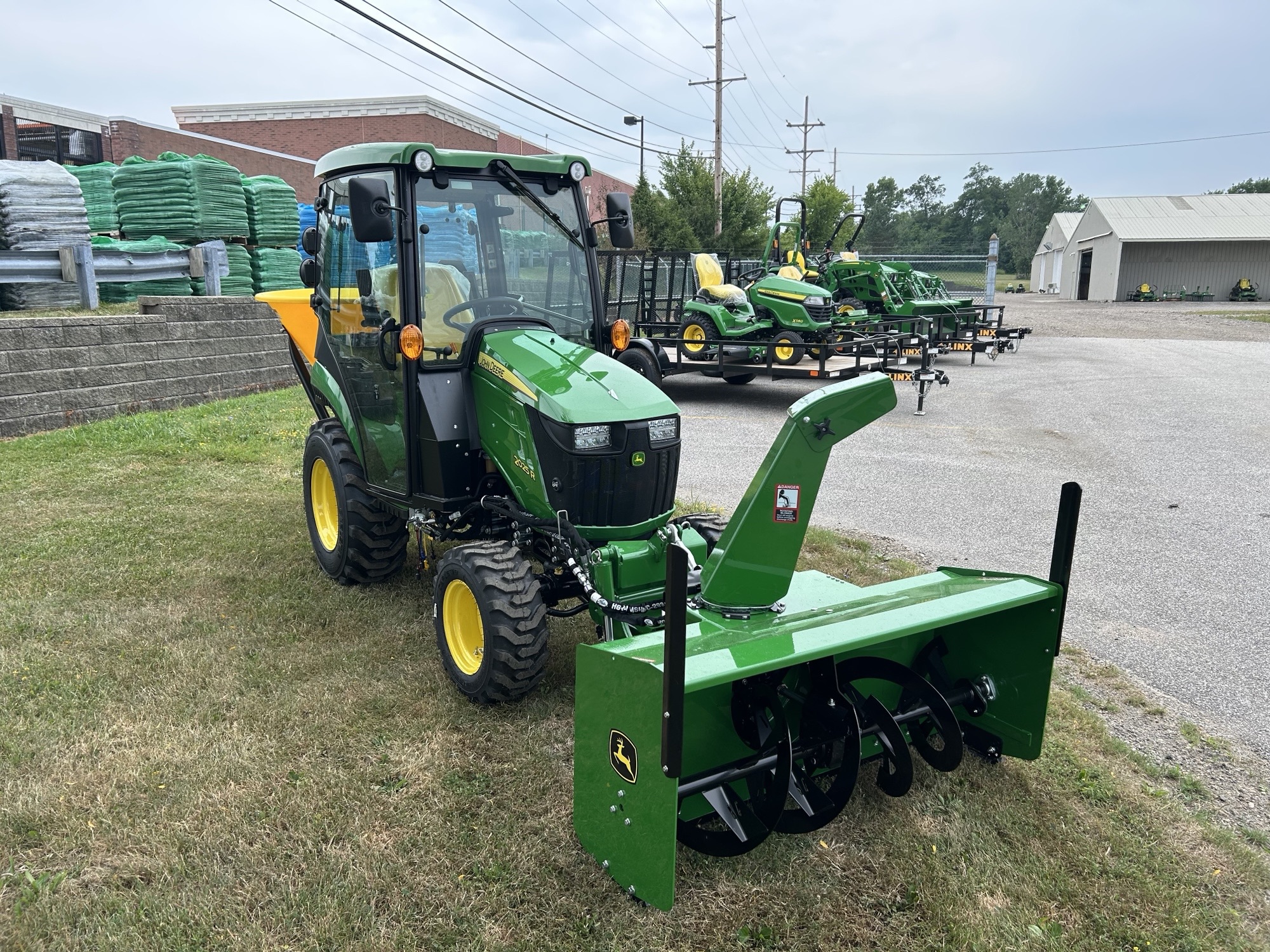 2025 John Deere 2025R Image 1