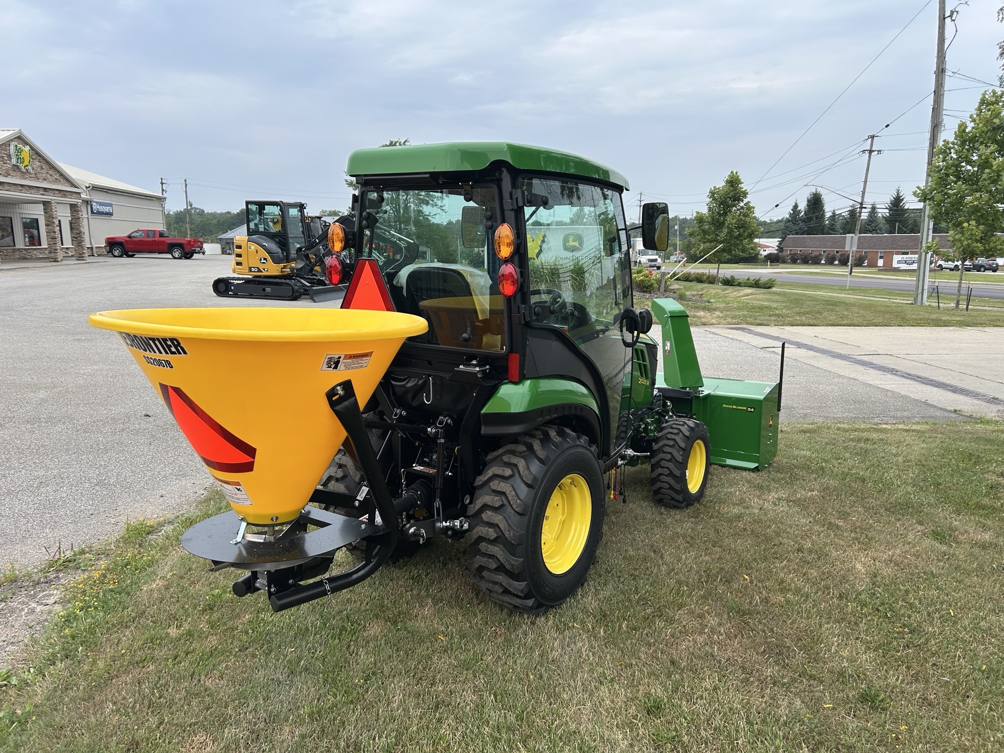 2025 John Deere 2025R Image 4