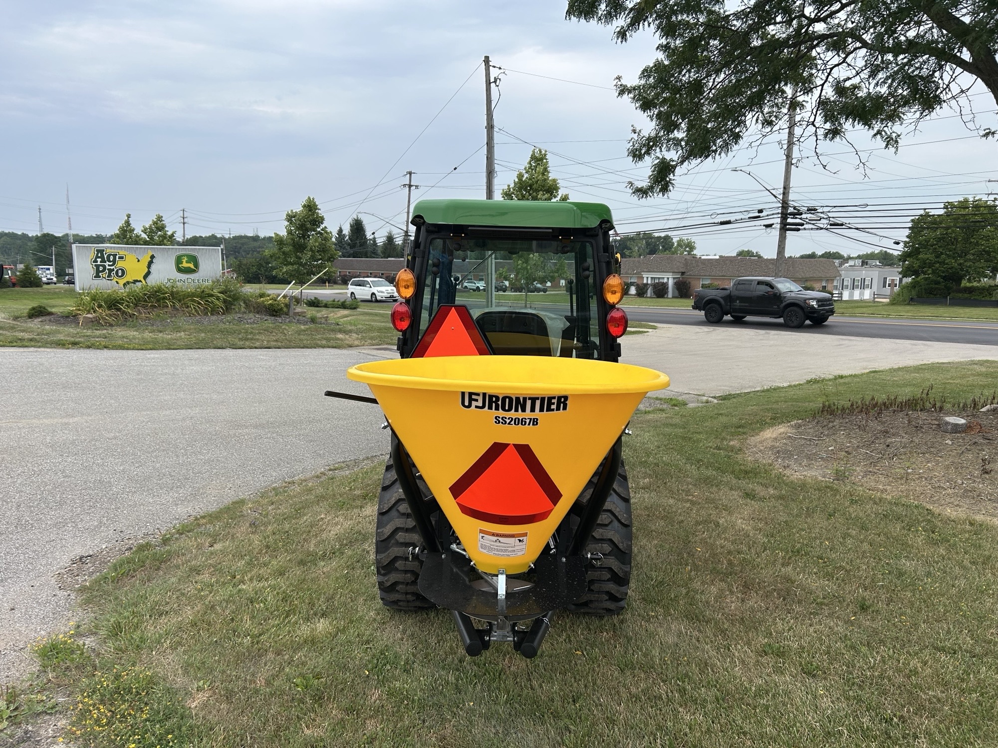 2025 John Deere 2025R Image 5