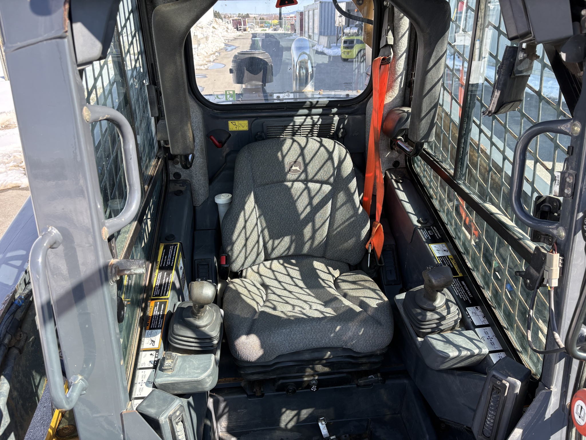 2021 John Deere 332G Image 6